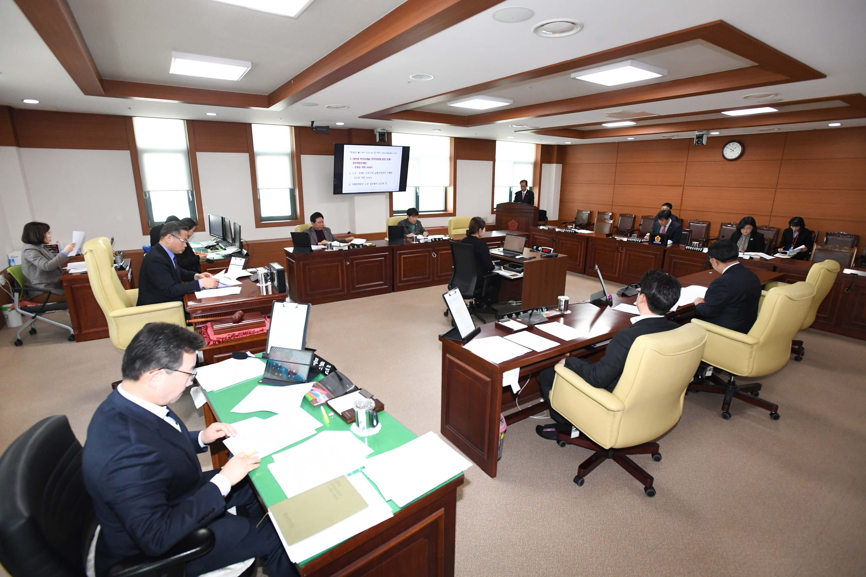 산업건설위원회, 울산광역시 대학생 학자금대출 이자지원에 관한 조례 일부개정조례안 등 심사1