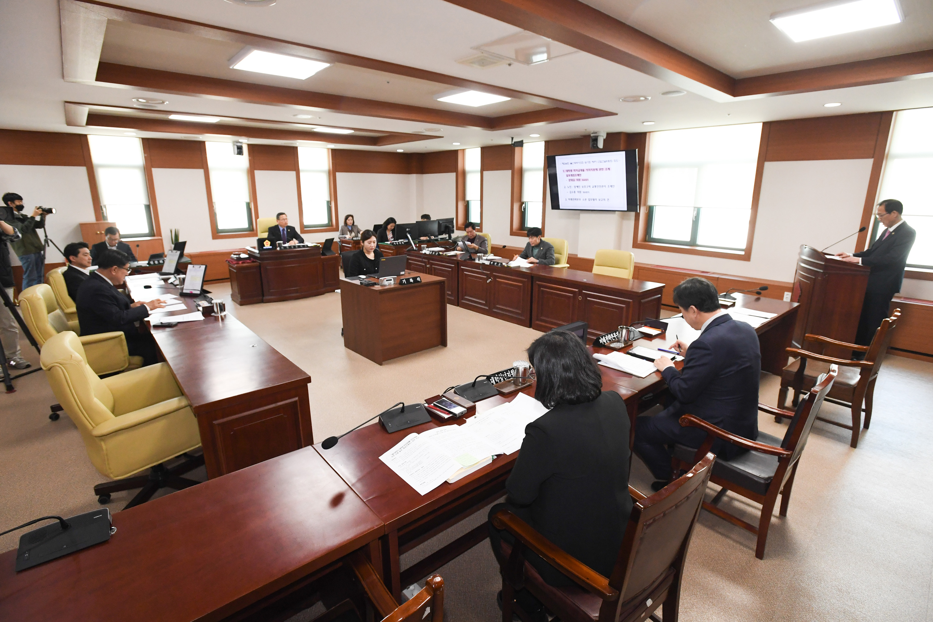 산업건설위원회, 울산광역시 대학생 학자금대출 이자지원에 관한 조례 일부개정조례안 등 심사2