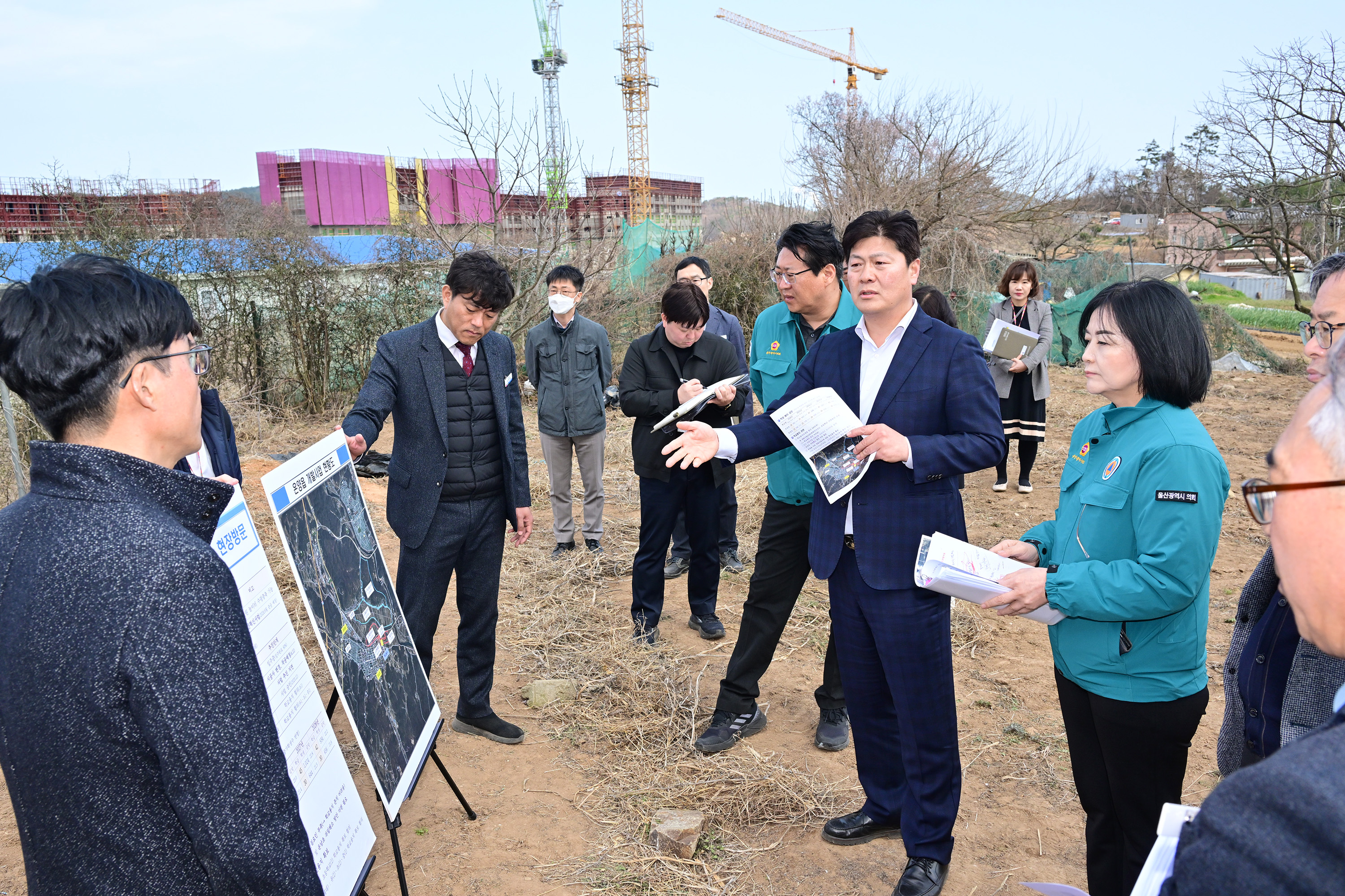 공진혁·천미경·권순용 의원, 온양읍 발리 학교시설 결정해제 관련 현장방문1