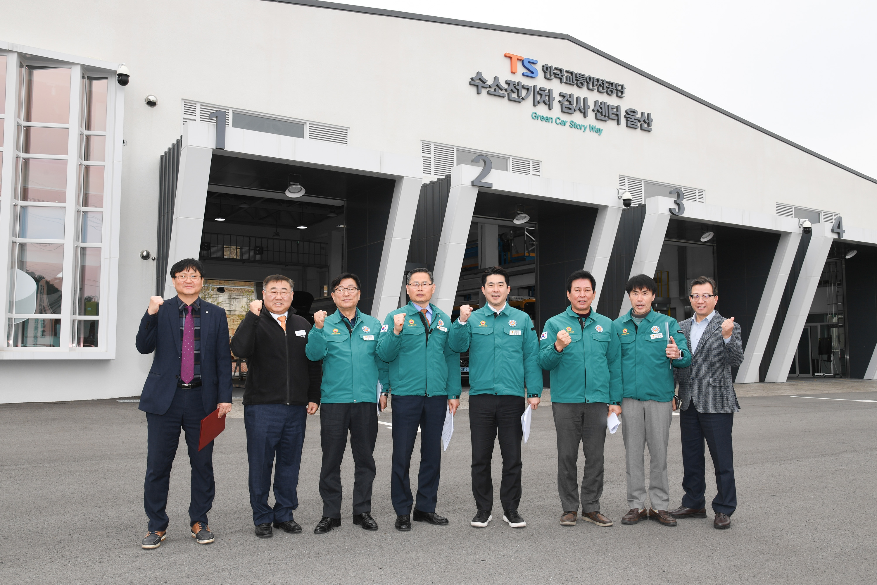 산업건설위원회, 수소전기차 검사센터, 고에너지정밀가공기술센터 현장방문1