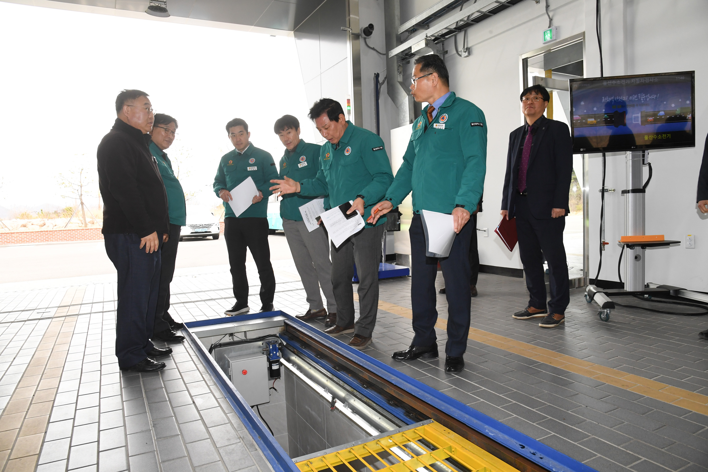 산업건설위원회, 수소전기차 검사센터, 고에너지정밀가공기술센터 현장방문11