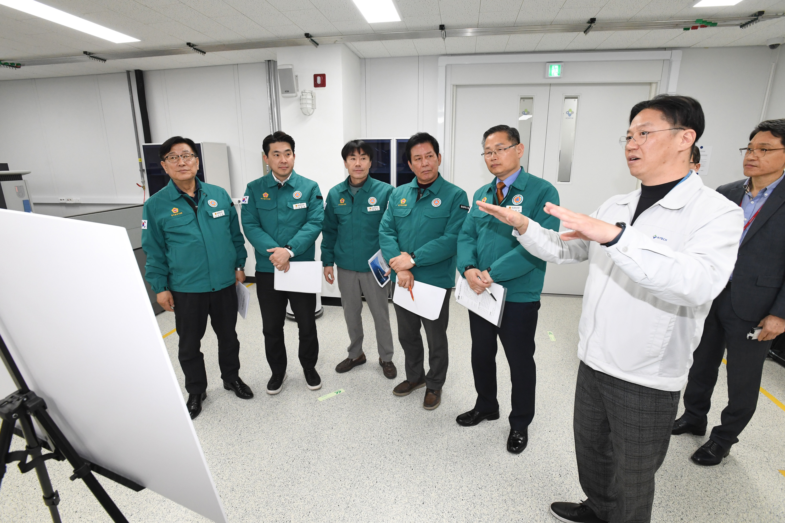 산업건설위원회, 수소전기차 검사센터, 고에너지정밀가공기술센터 현장방문13