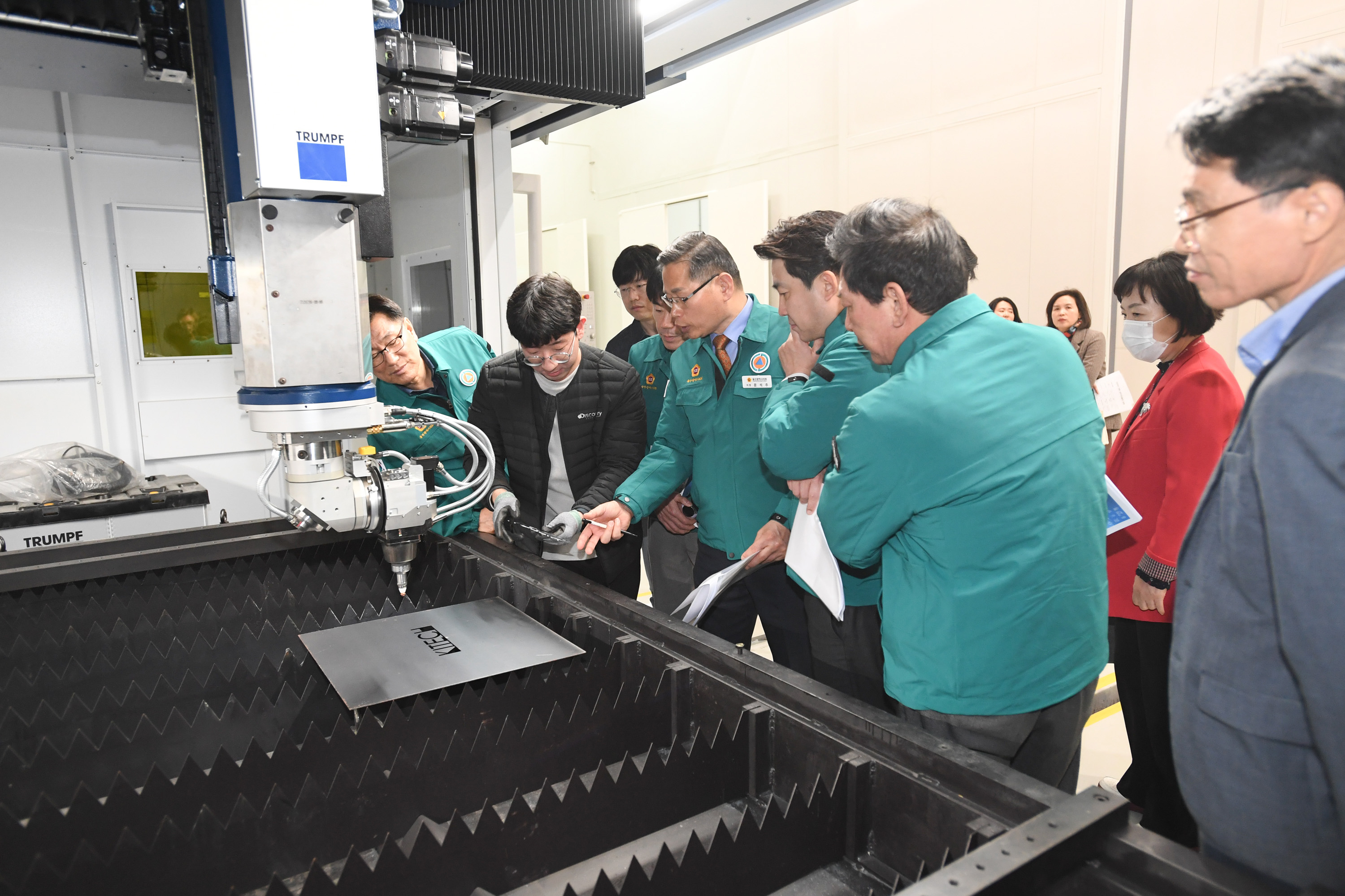 산업건설위원회, 수소전기차 검사센터, 고에너지정밀가공기술센터 현장방문15