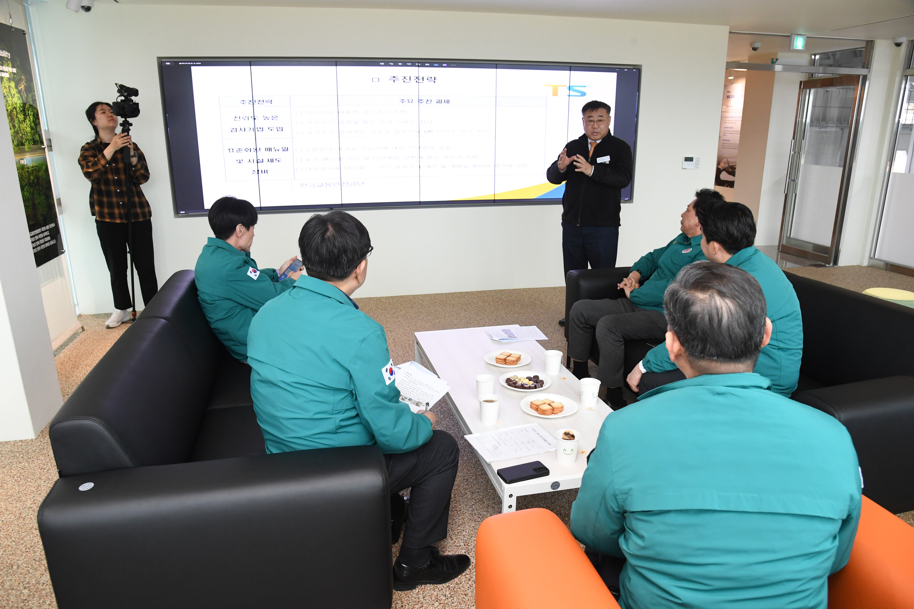산업건설위원회, 수소전기차 검사센터, 고에너지정밀가공기술센터 현장방문3