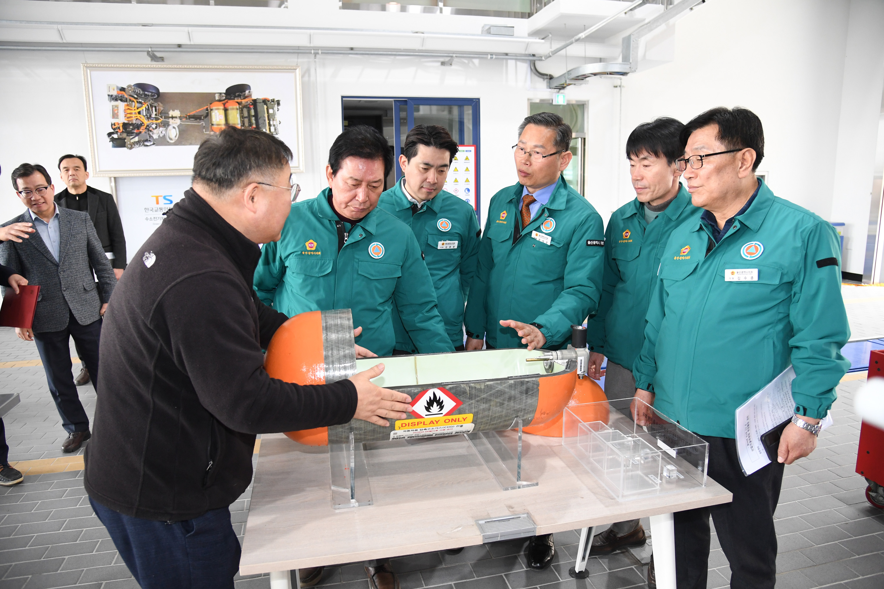 산업건설위원회, 수소전기차 검사센터, 고에너지정밀가공기술센터 현장방문8