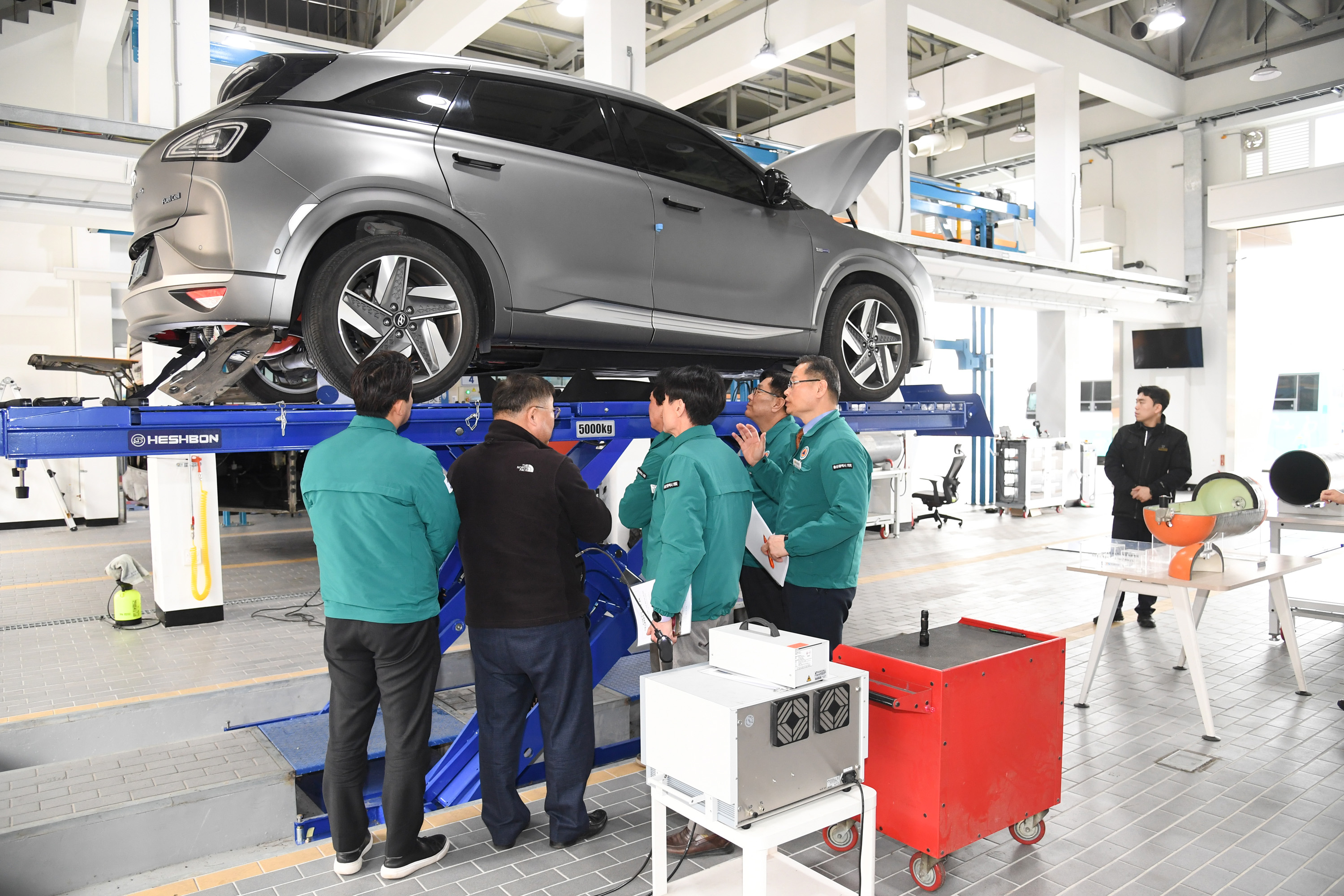 산업건설위원회, 수소전기차 검사센터, 고에너지정밀가공기술센터 현장방문9