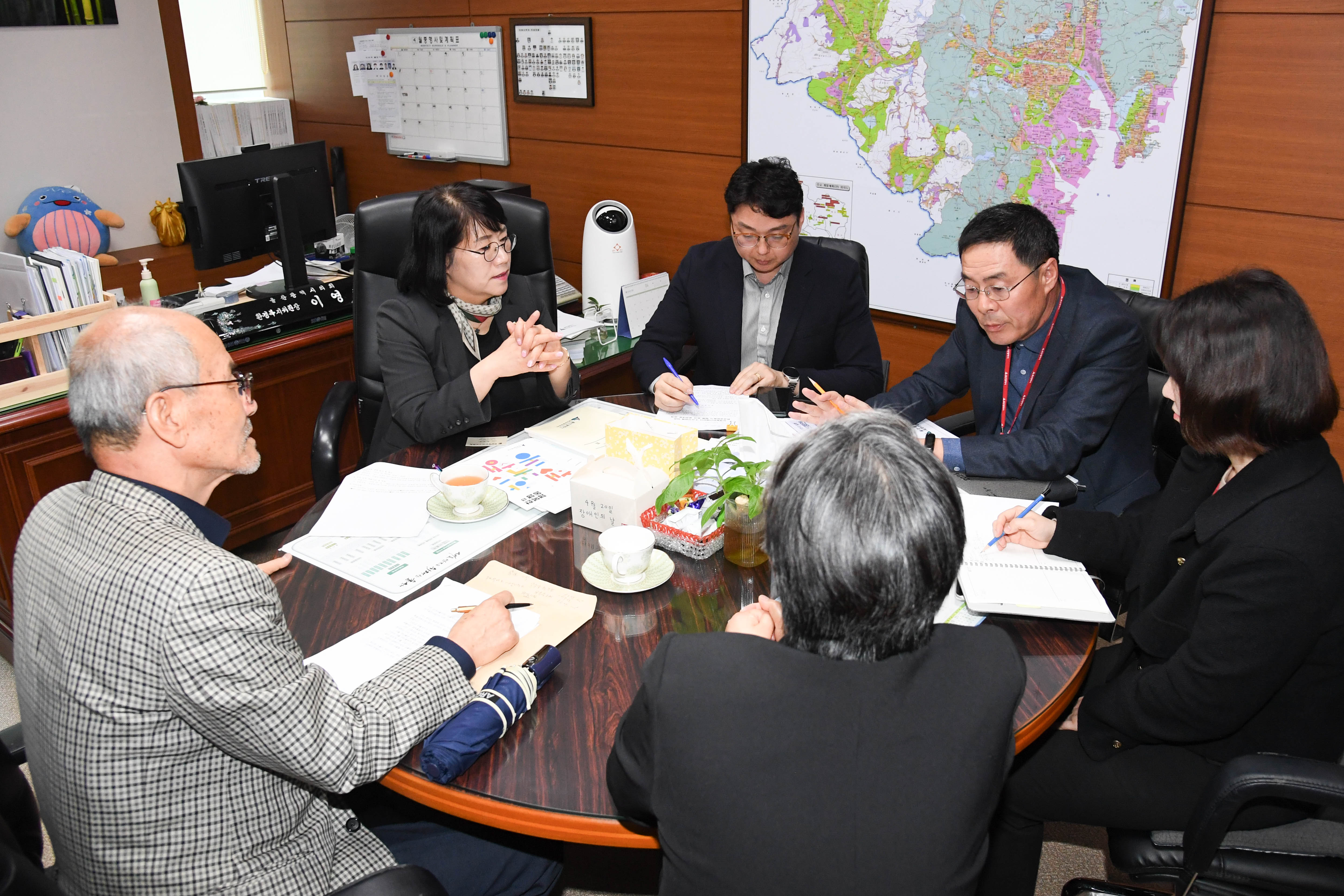 이영해 환경복지위원장, 상개일반산업단지 조성사업 관련 간담회2