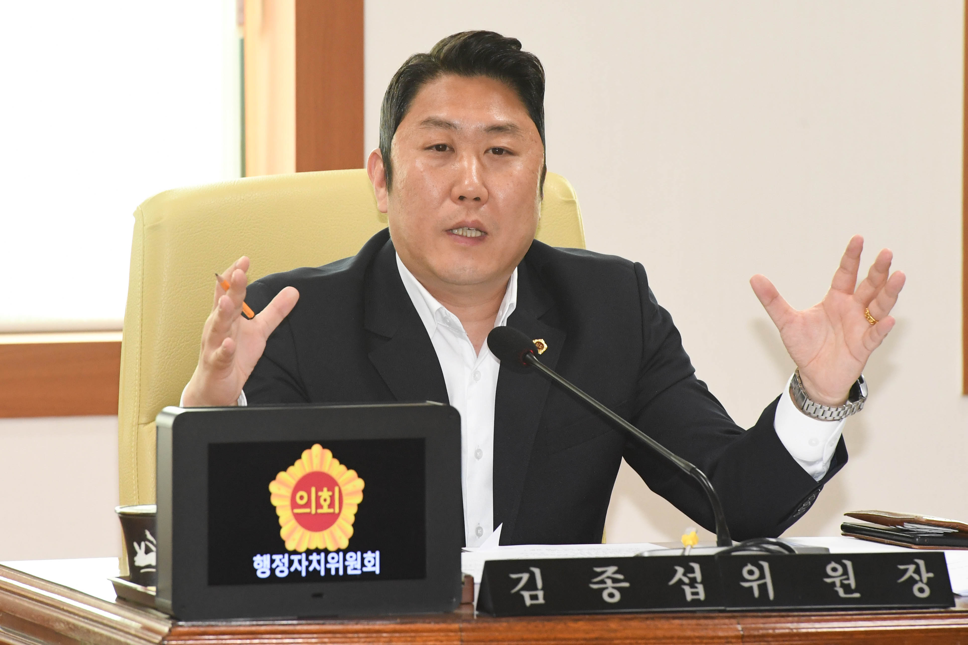 행정자치위원회, 행정국 소관 2024년도 제1회 울산광역시 추가경정예산안 예비심사의 건 등 심사1