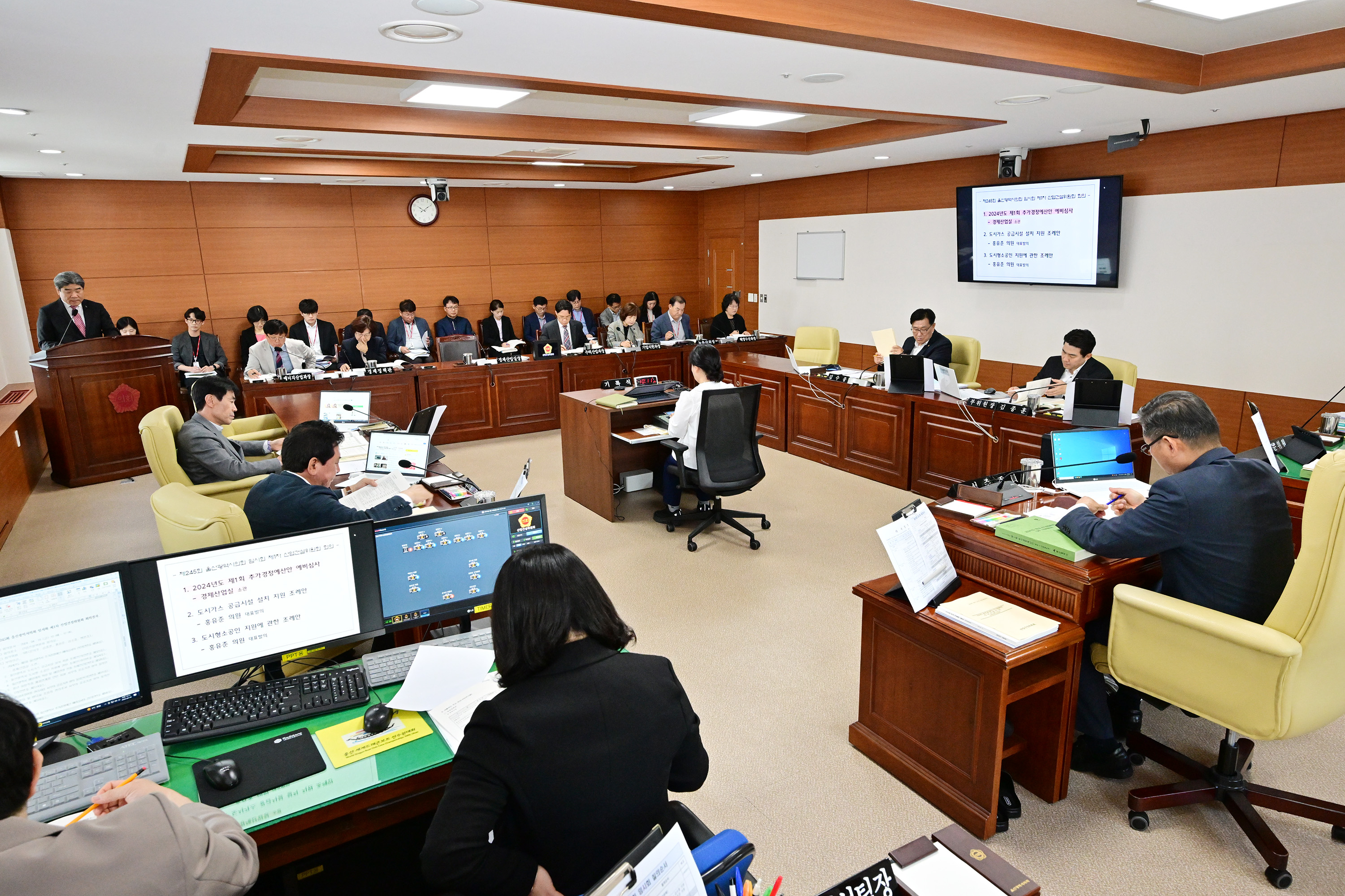 산업건설위원회, 경제산업실 소관 추가경정예산안 등 심사2