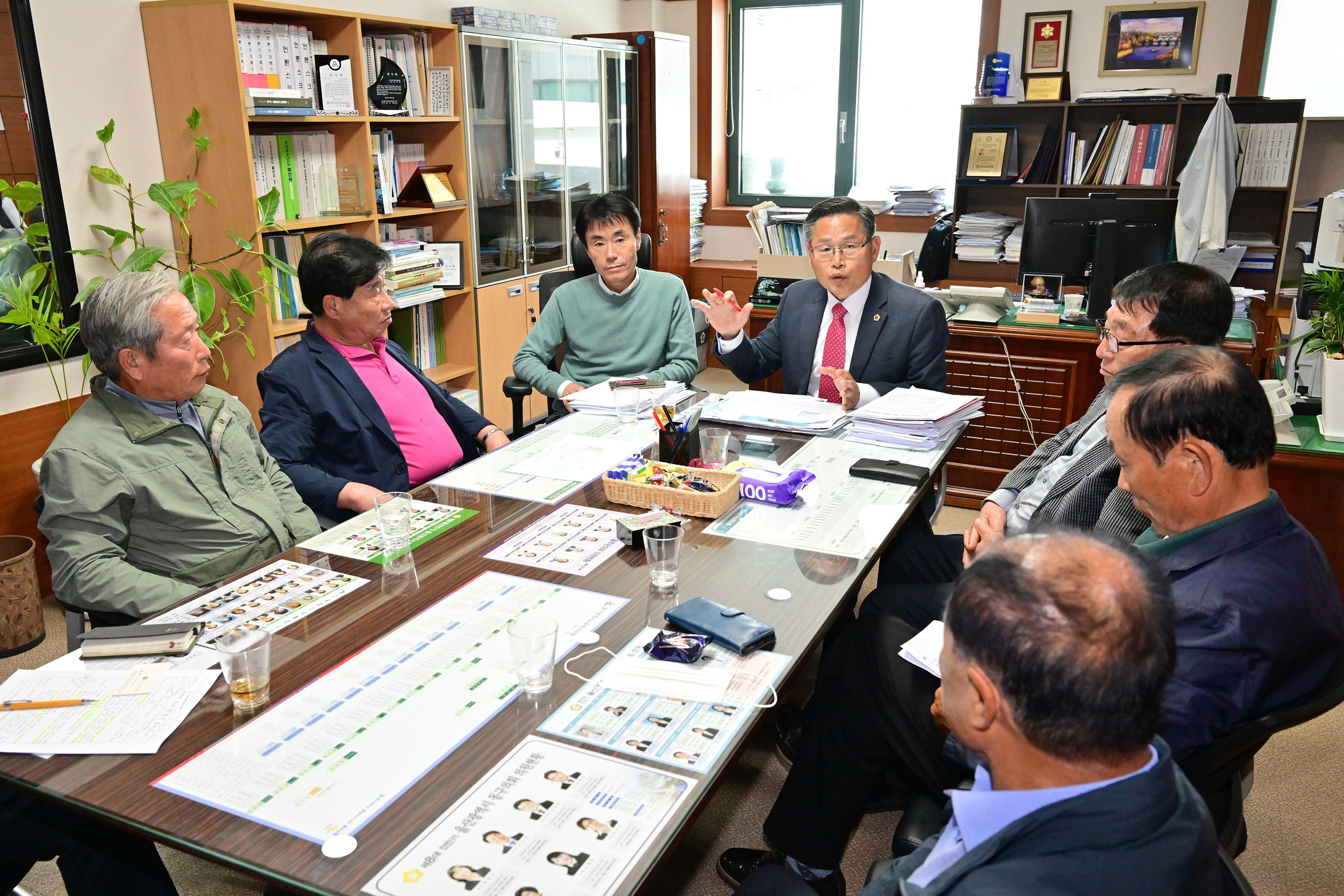 문석주 산업건설위원장·백현조 의원, 북구 신현동 일원 GB해제관련 논의2