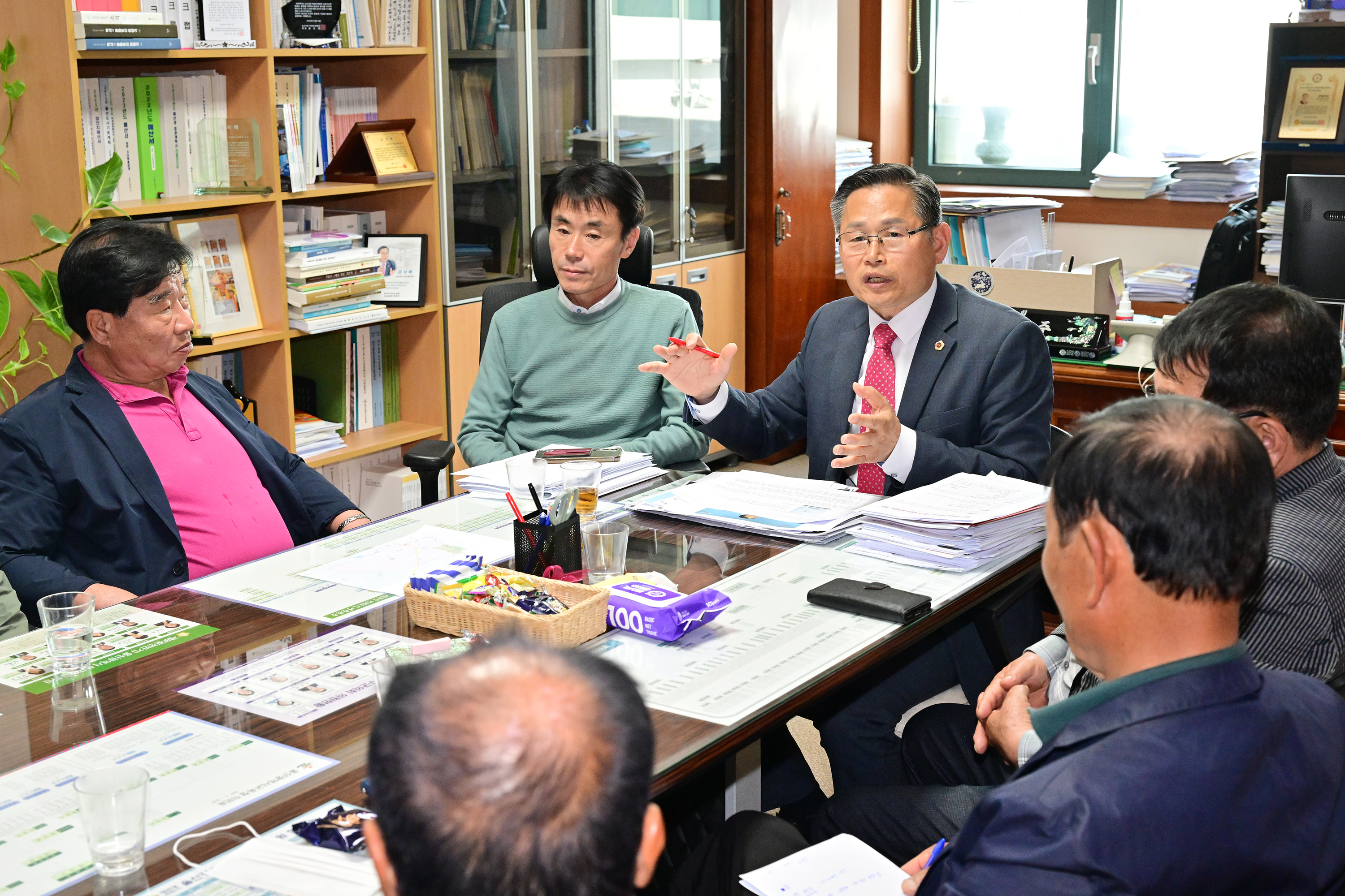 문석주 산업건설위원장·백현조 의원, 북구 신현동 일원 GB해제관련 논의3