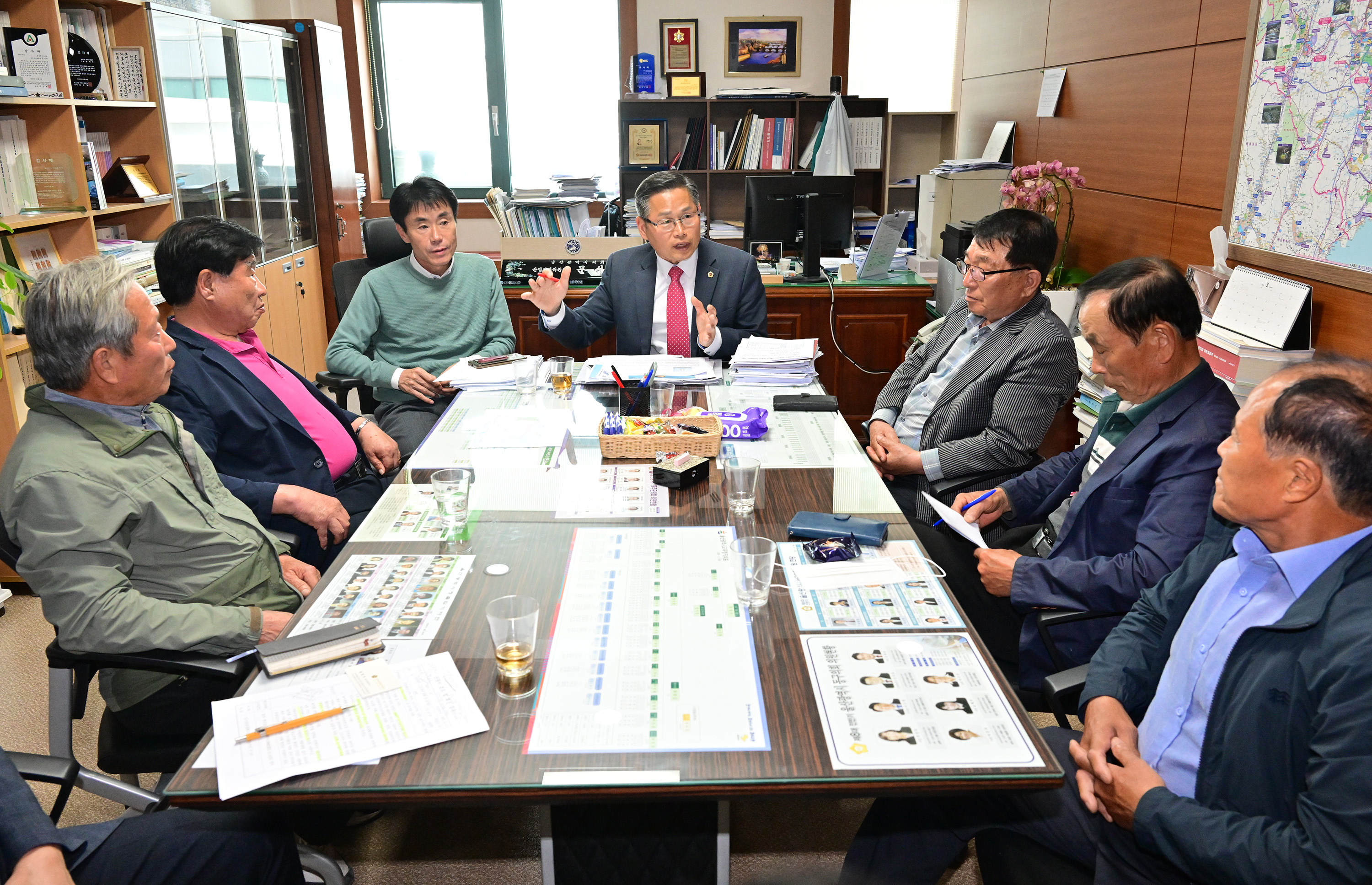 문석주 산업건설위원장·백현조 의원, 북구 신현동 일원 GB해제관련 논의4