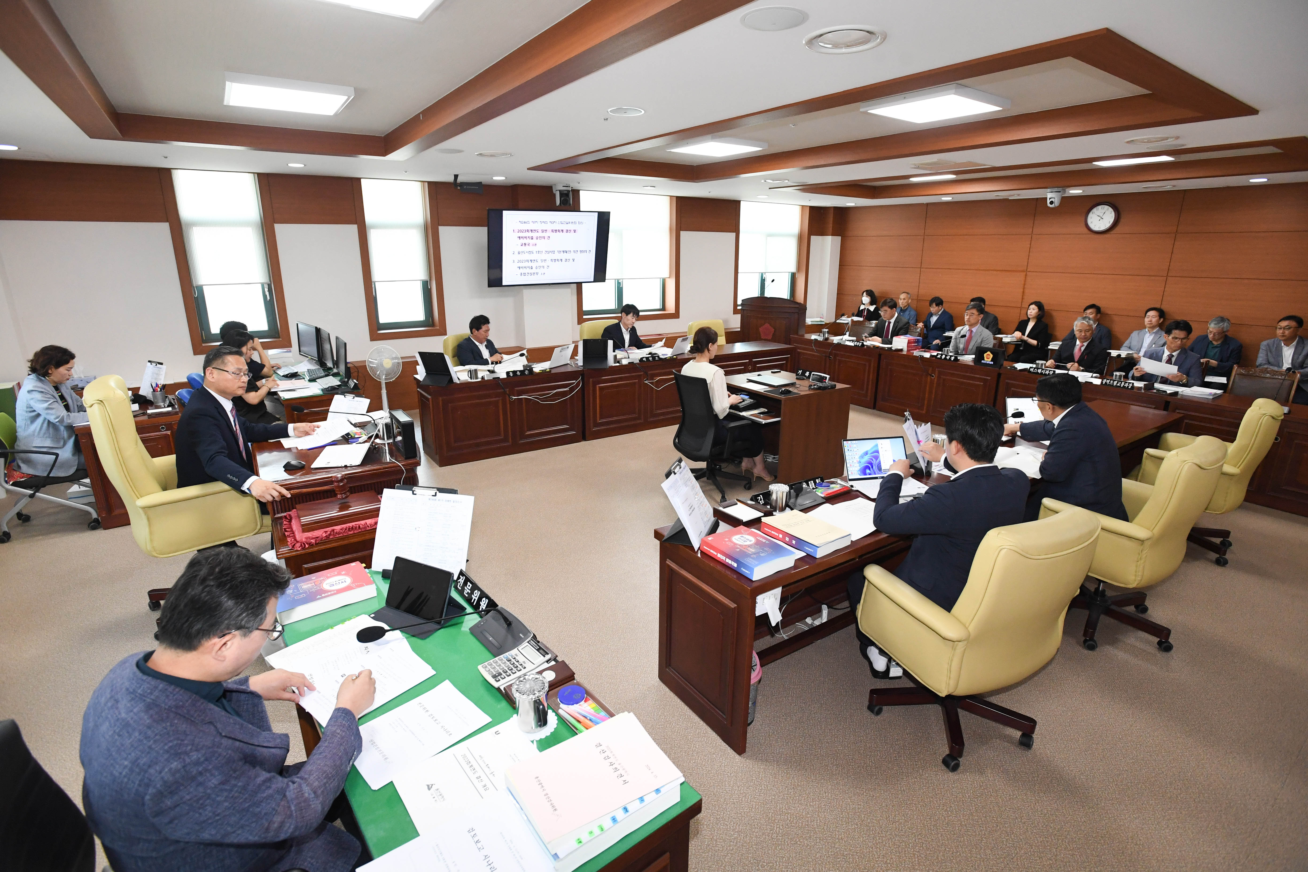 산업건설위원회, 교통국, 종합건설본부 소관 기획조정실 소관 일반 특별회계 결산 및 예비비지출 승인의 건1