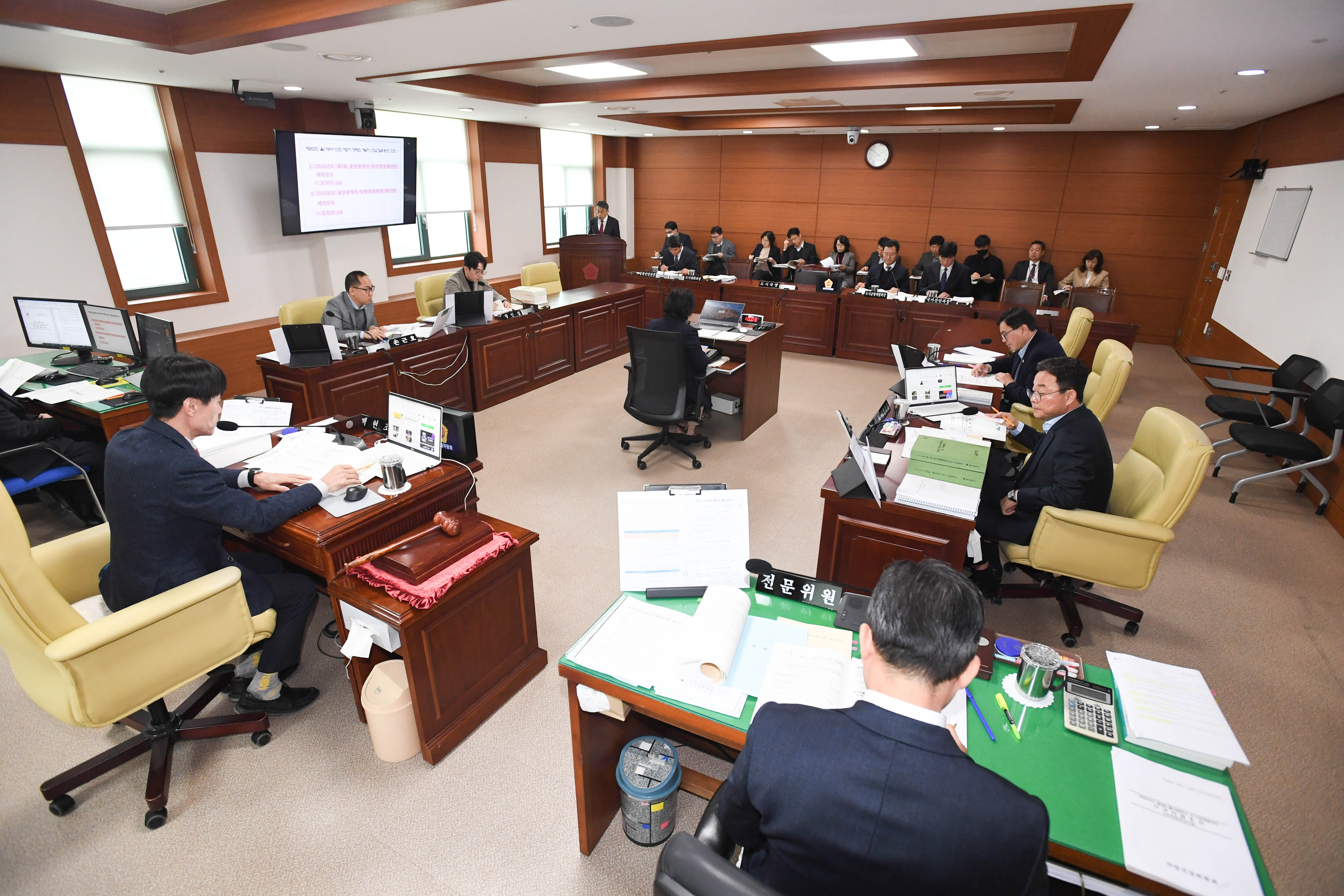산업건설위원회, 도시국 소관 2024년도 제3회 울산광역시 추가경정예산안 예비심사의 건 등 심사2
