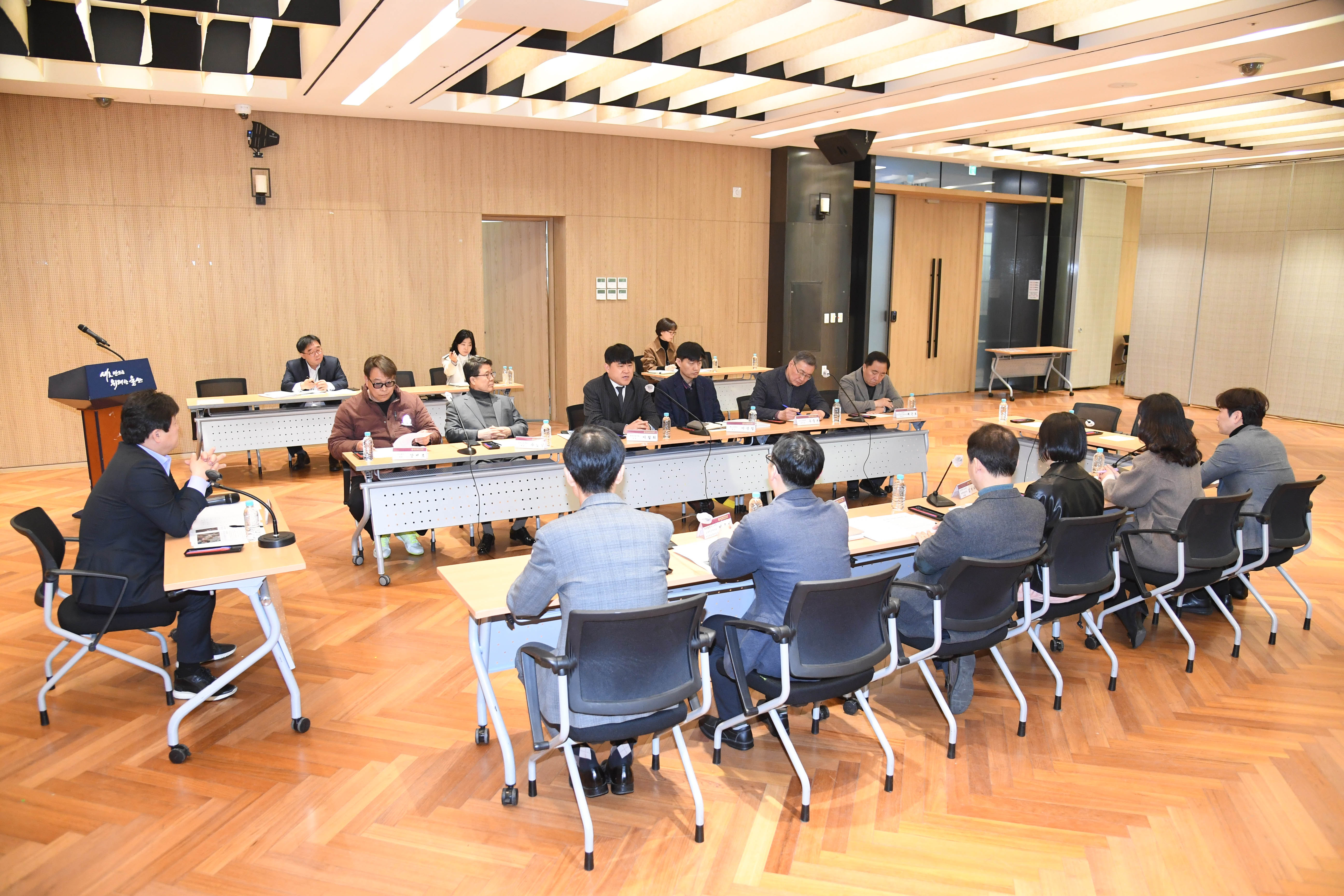 공진혁 의회운영위원장, 울산기술공업고등학교 이전에 따른 관계자 간담회10