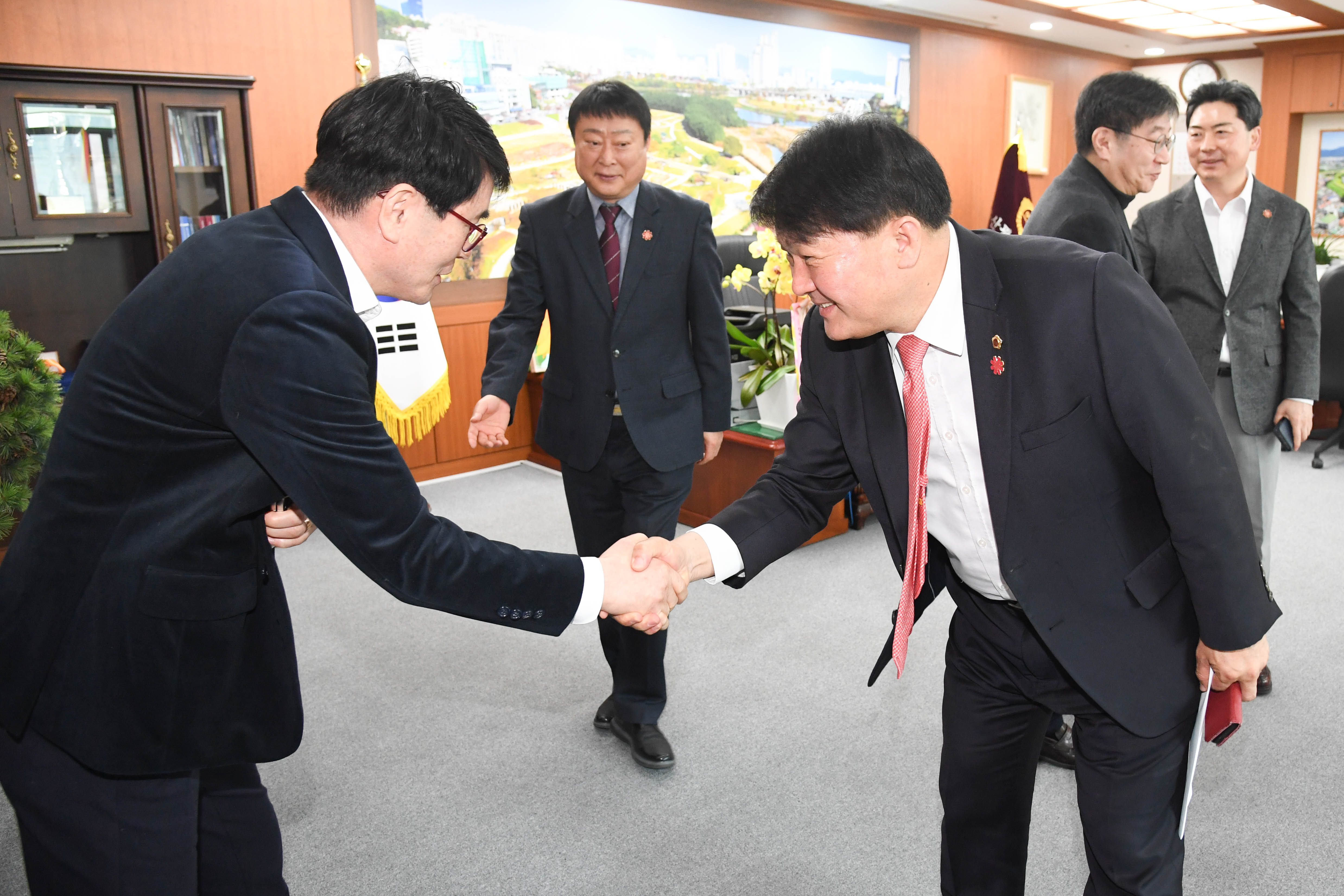 이성룡 의장, 간부공무원 신고3