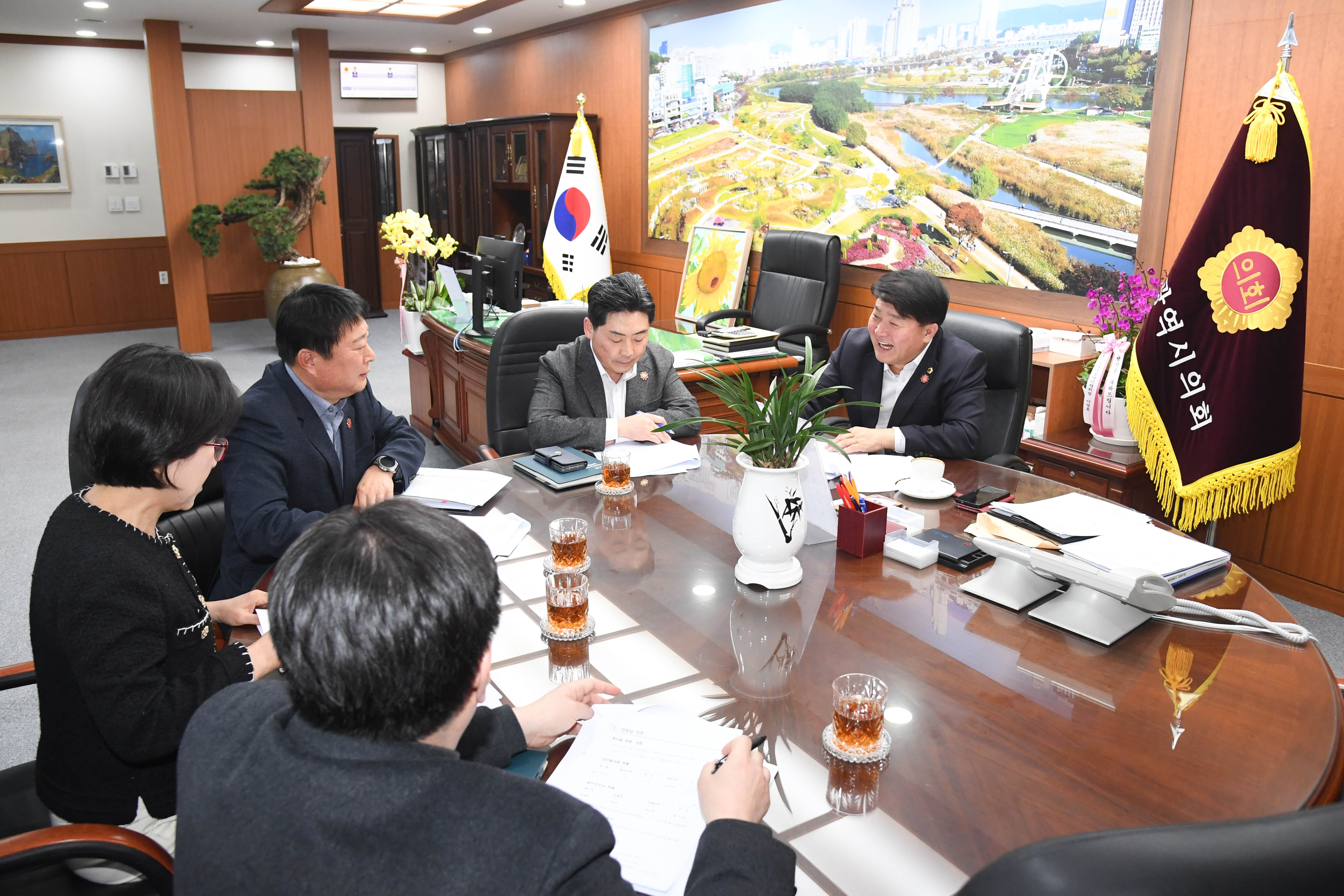 이성룡 의장, 의회사무처 당면 현안사항 보고 간담회