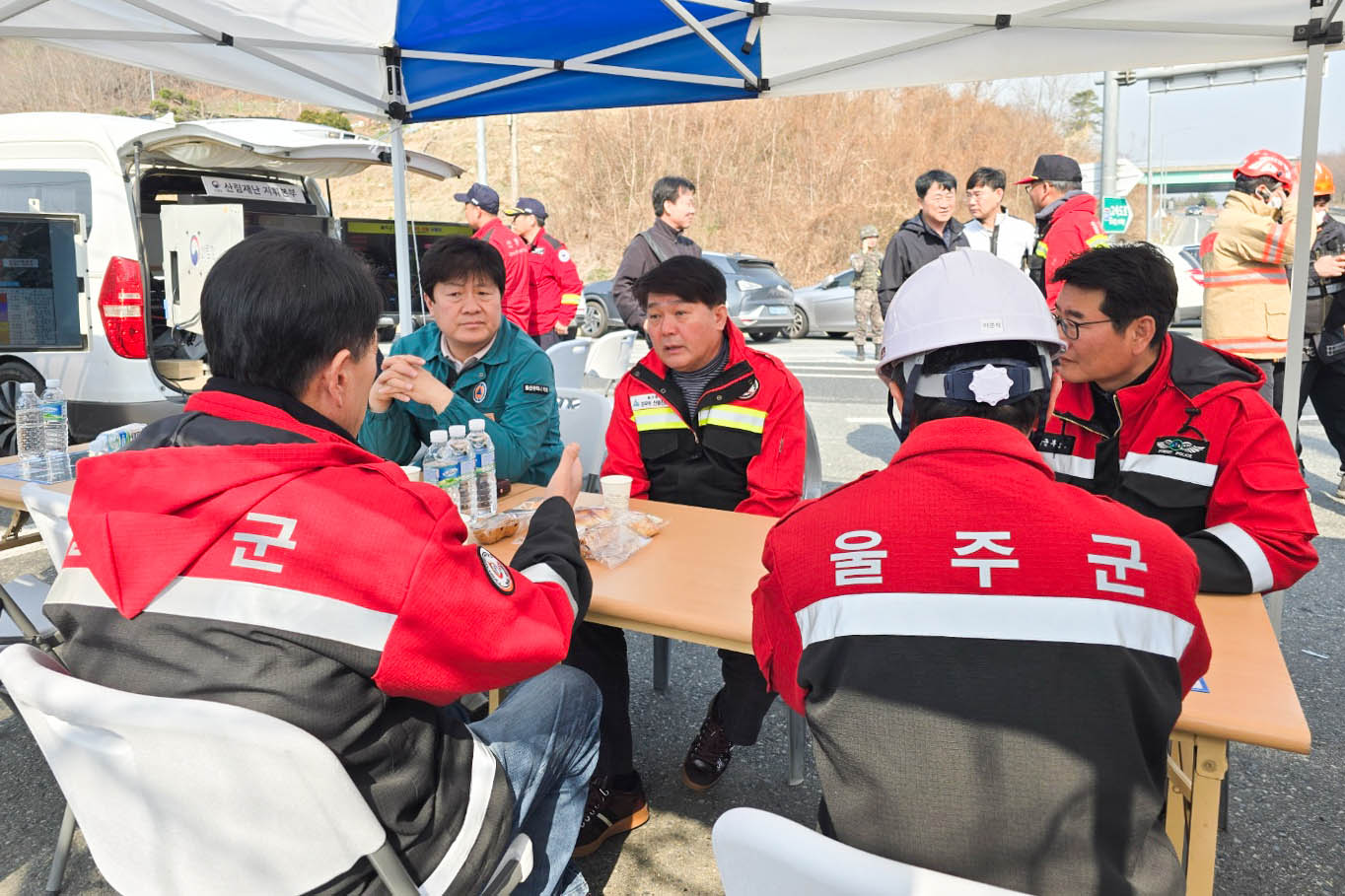 이성룡 의장, 울주군 온양읍 운화리 산불 화재현장 방문2