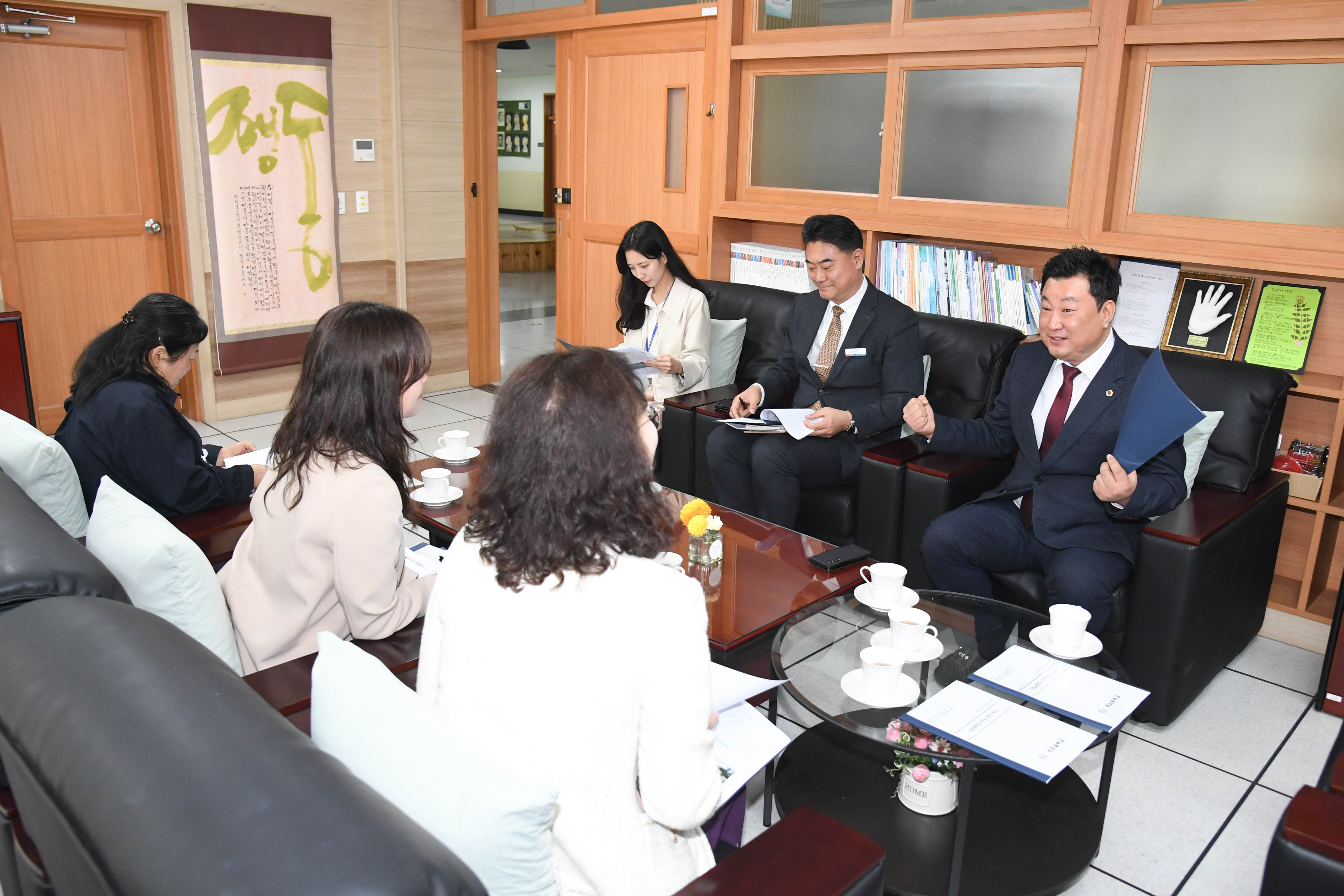 안대룡 교육위원장, 교육환경 개선을 위한 장검중 등 4개교 현장방문2