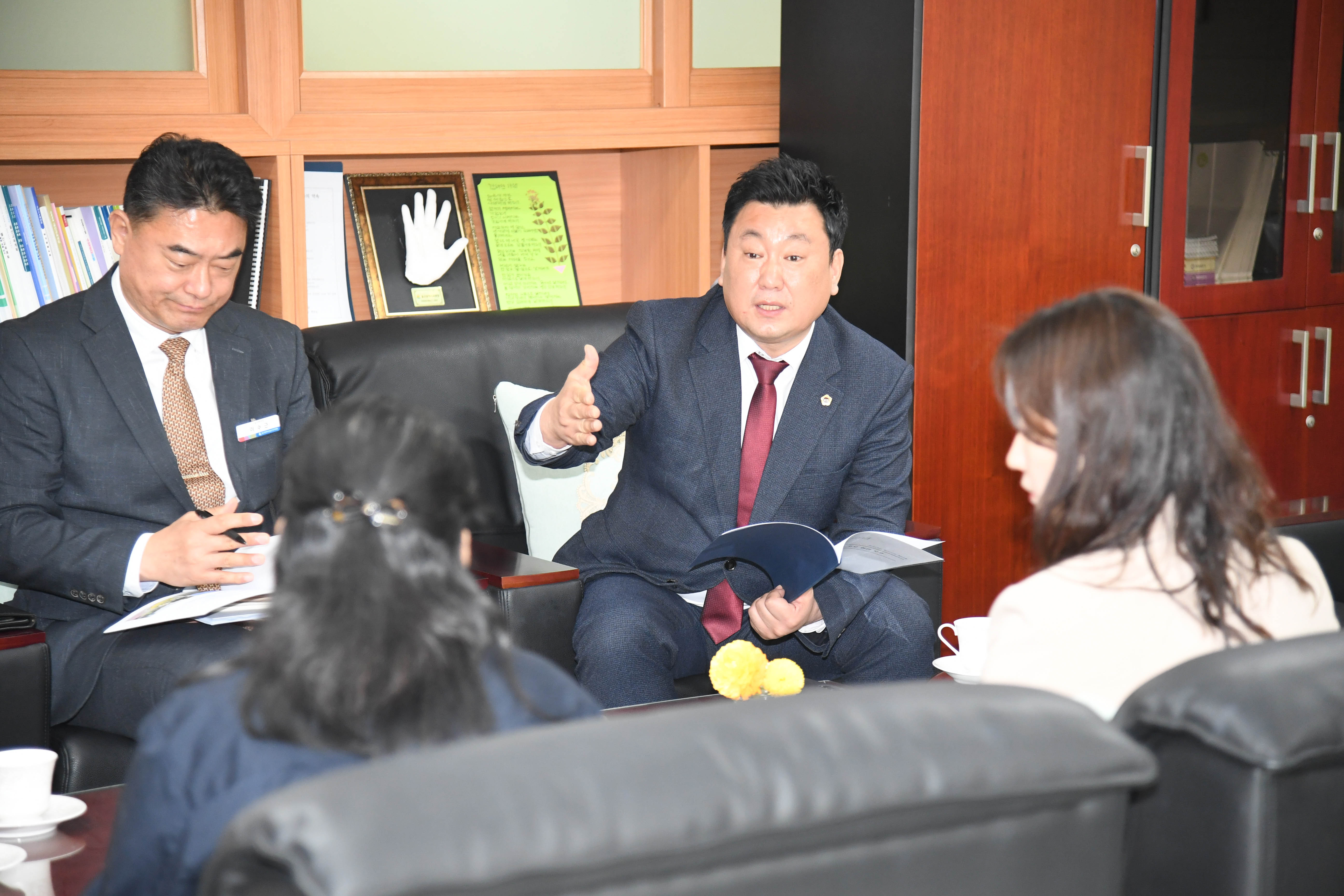 안대룡 교육위원장, 교육환경 개선을 위한 장검중 등 4개교 현장방문5
