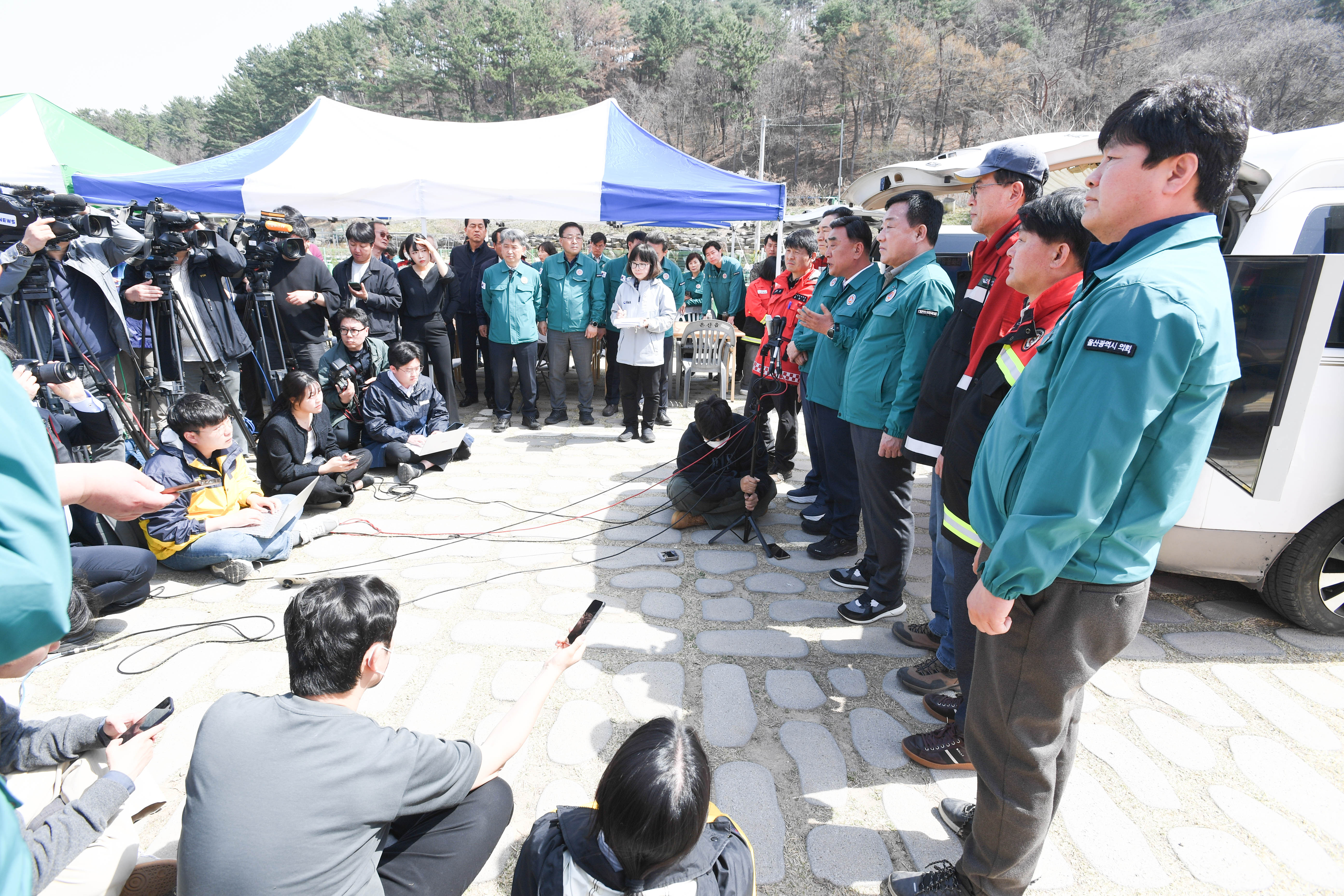 온양읍 운화리 인근 야산에서 발생한 산불 화재현장 방문9
