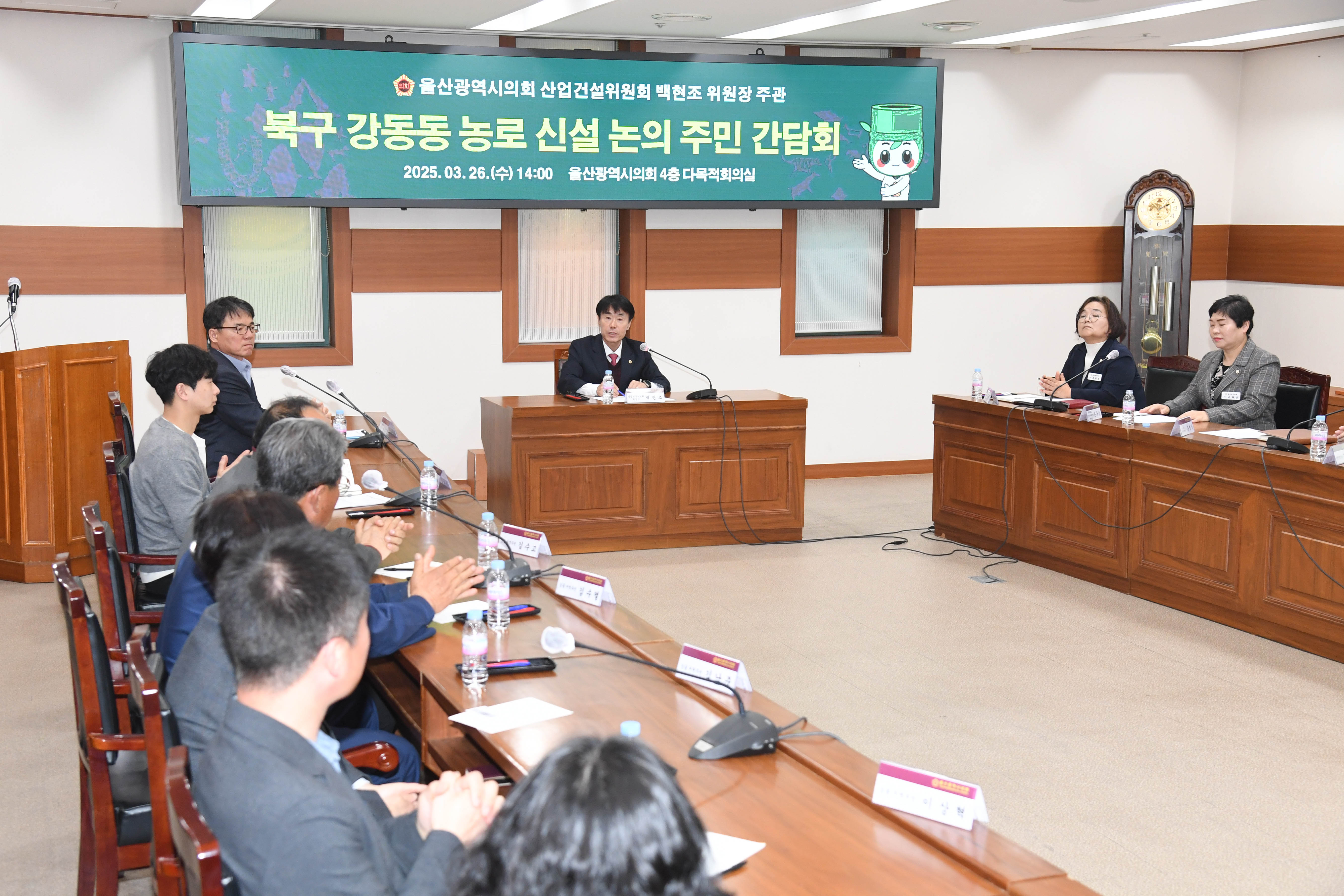 백현조 산업건설위원장, 북구 주렴마을 농로 신설 논의 주민 간담회4