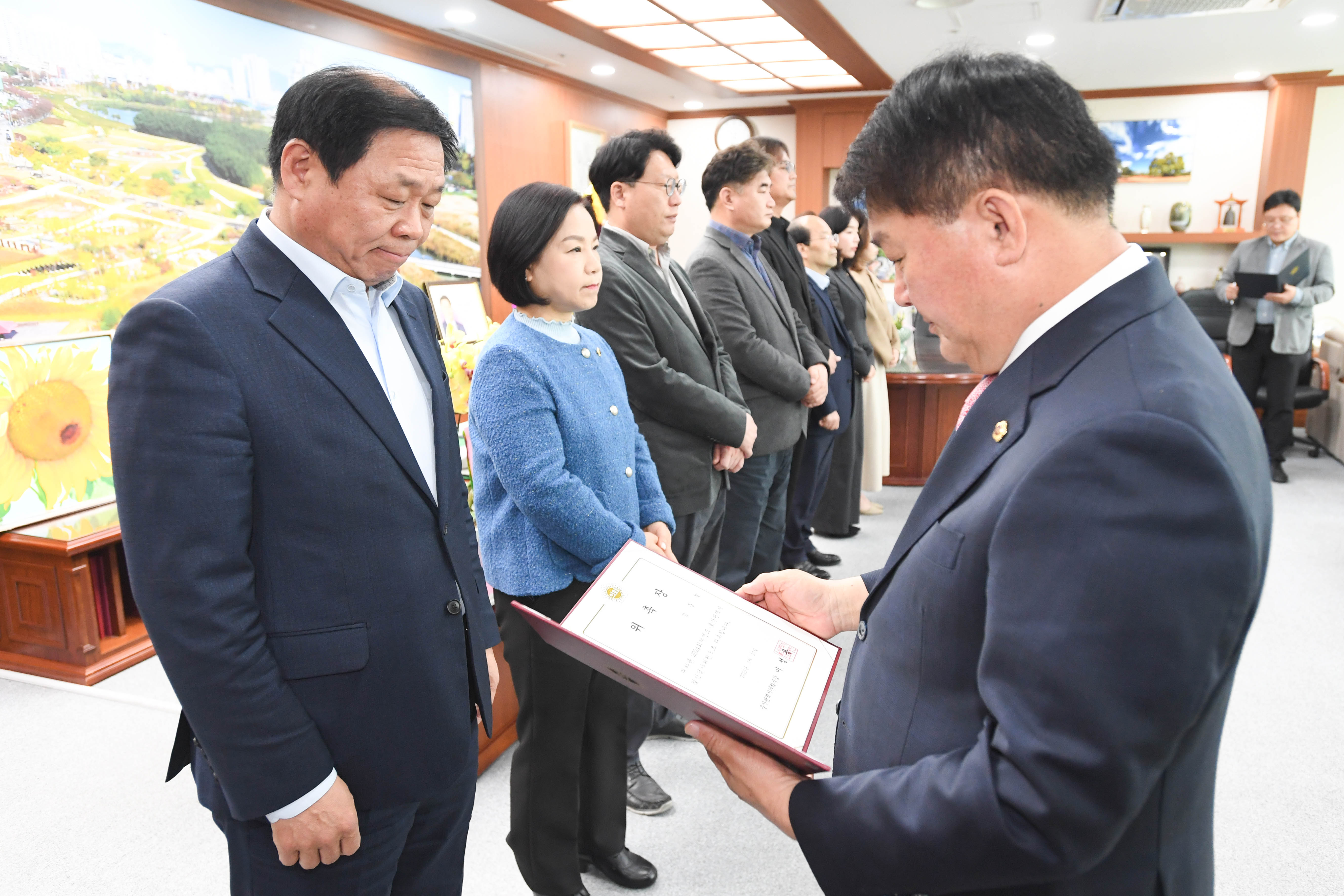 이성룡 의장, 2024회계연도 결산검사위원 위촉장 수여3