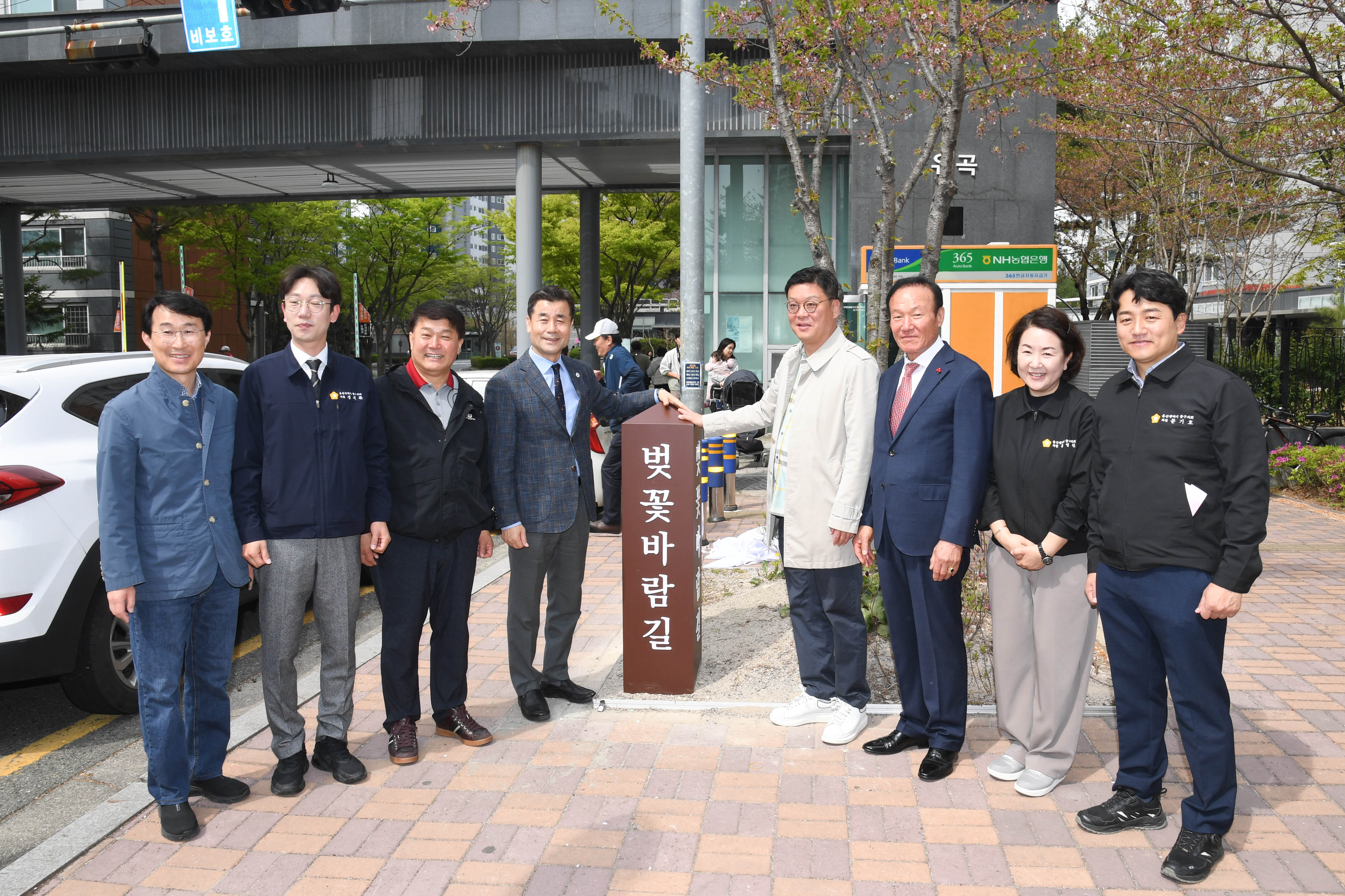 이성룡 의장, 봄꽃향기 따라 태화동 한바퀴7