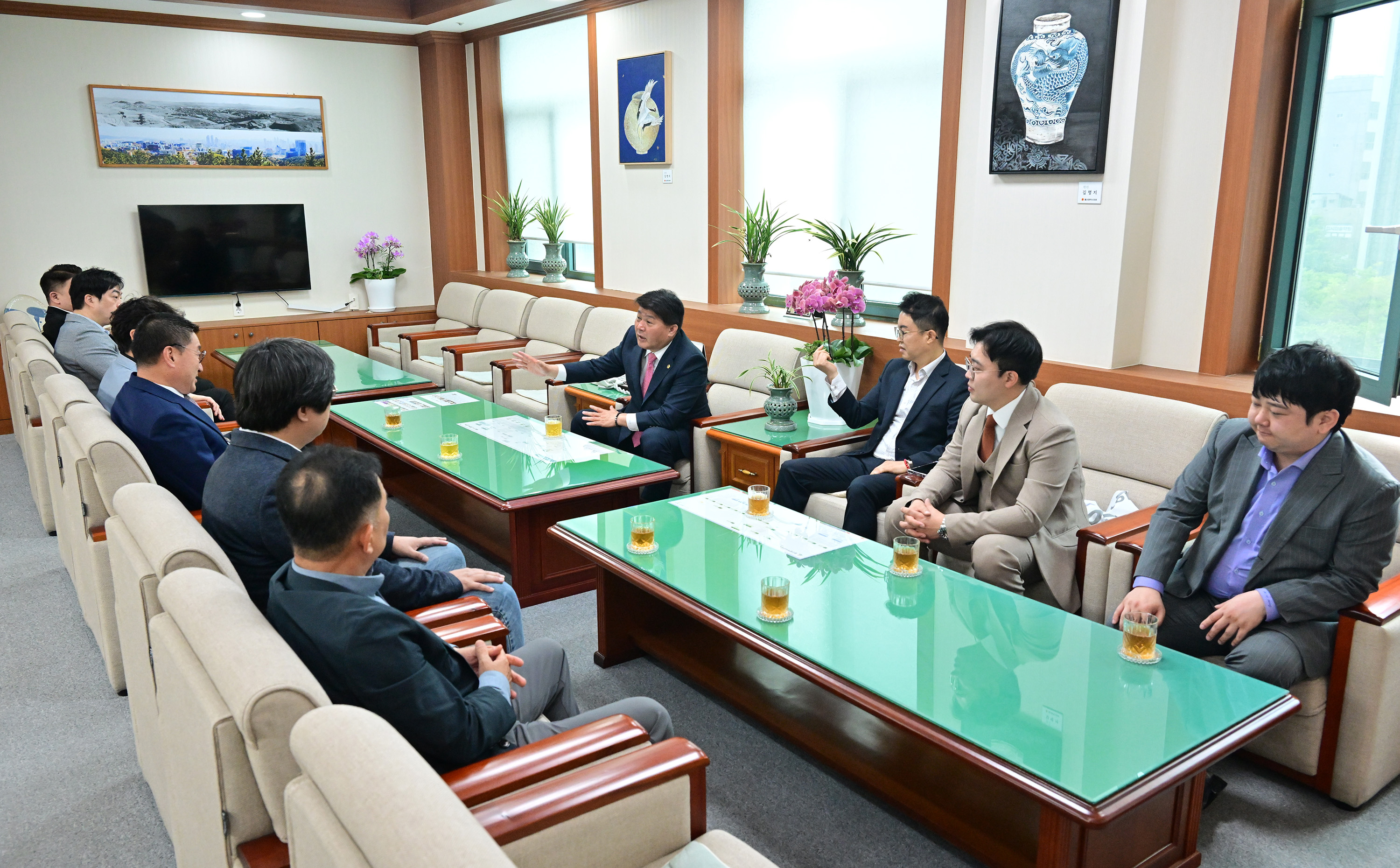 이성룡 의장, 대한민국팔각회 울산광역시지구 극동팔각회(회장 박달호) 환담3