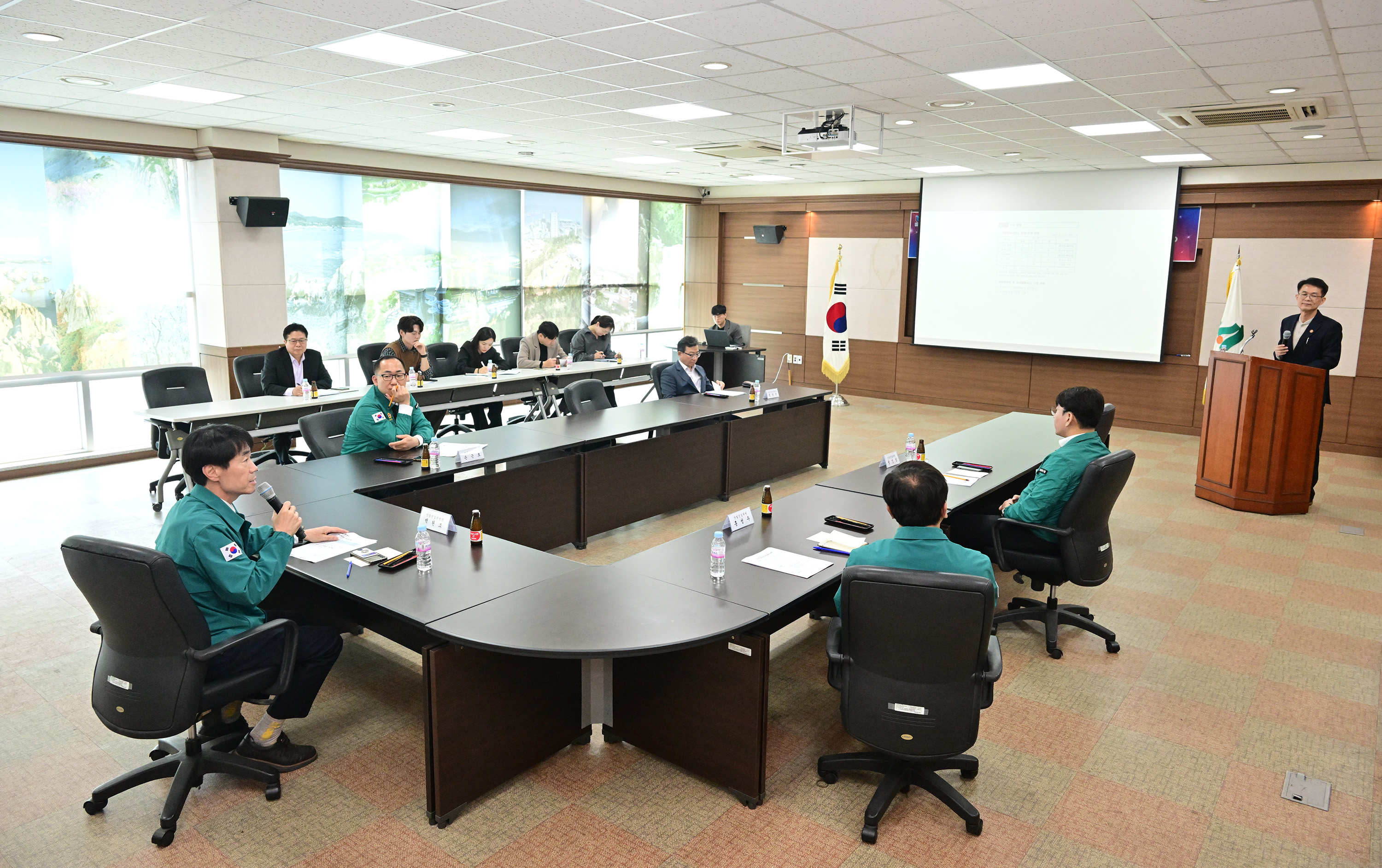 산업건설위원회, 차량등록사업소·경제일자리진흥원·신용보증재단 운영현황 청취 및 시설 점검8