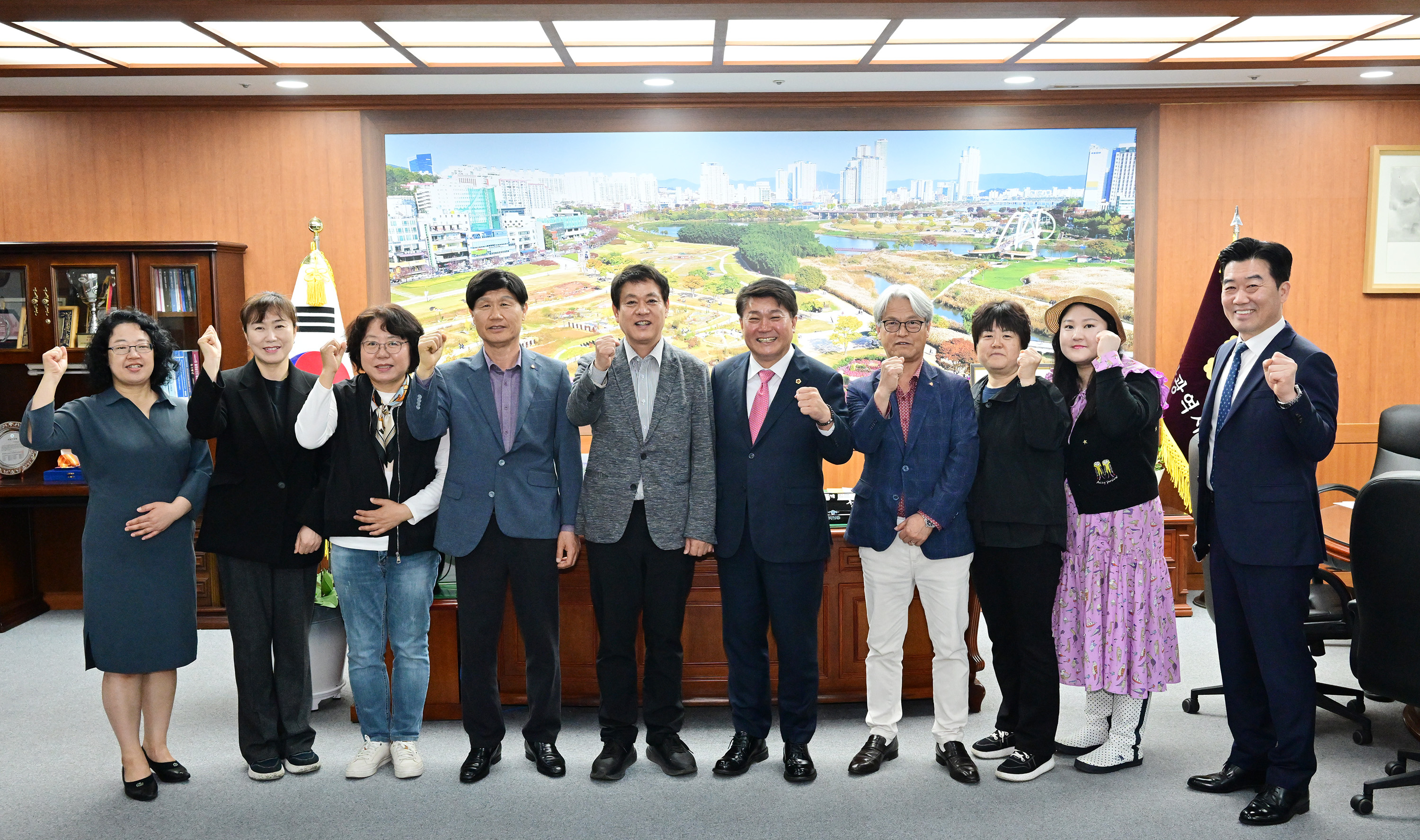 이성룡 의장, 태화루환경봉사단(단장 홍재범) 환담1