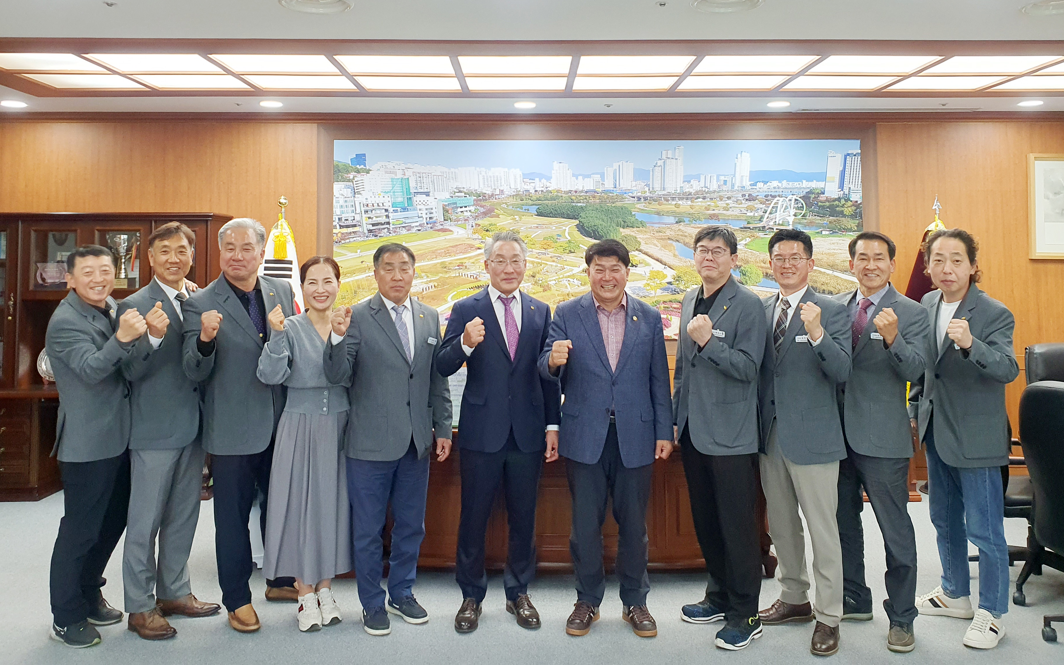 이성룡 의장, 울산광역시자동차전문정비사업조합(이사장 신윤범) 환담1