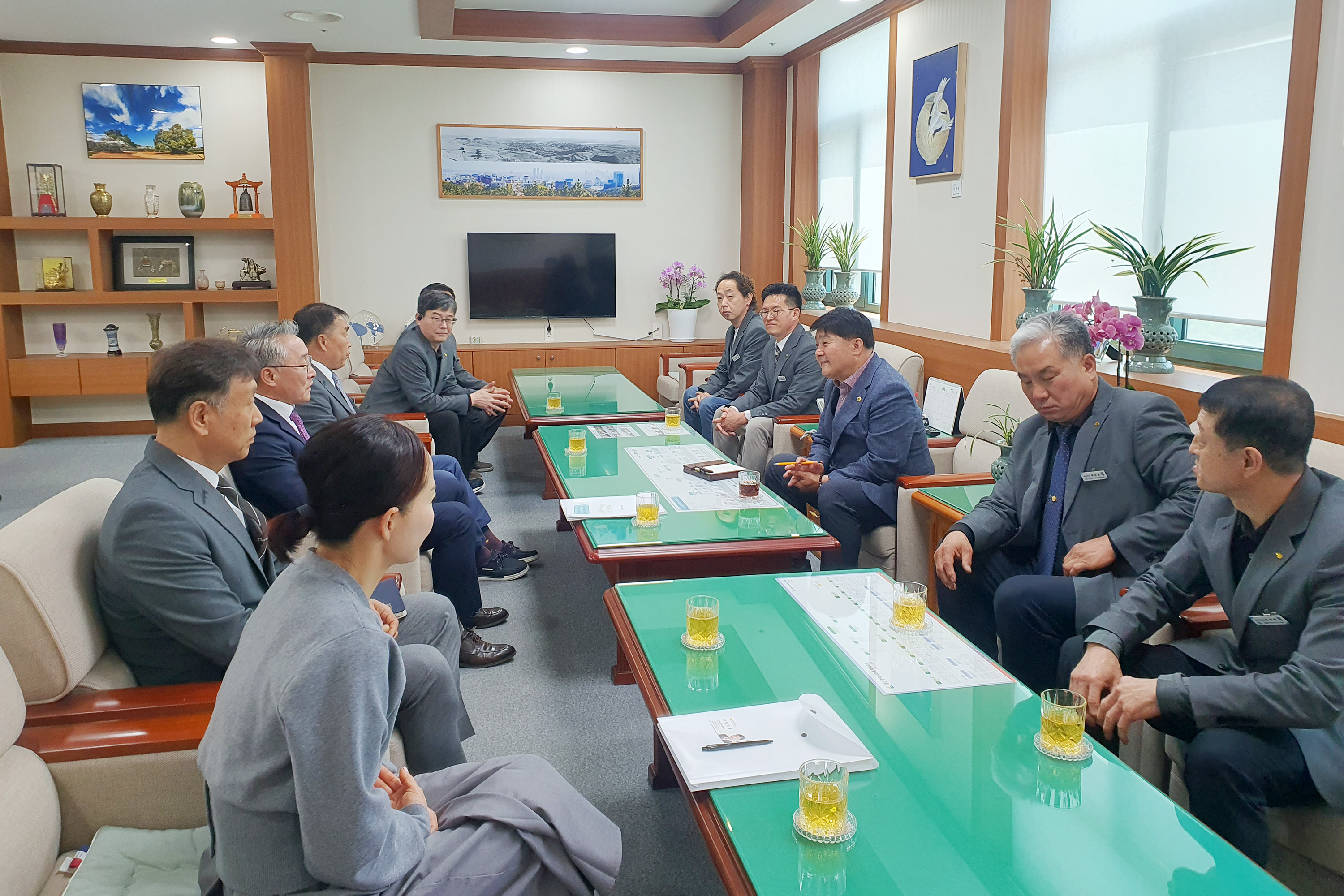 이성룡 의장, 울산광역시자동차전문정비사업조합(이사장 신윤범) 환담2