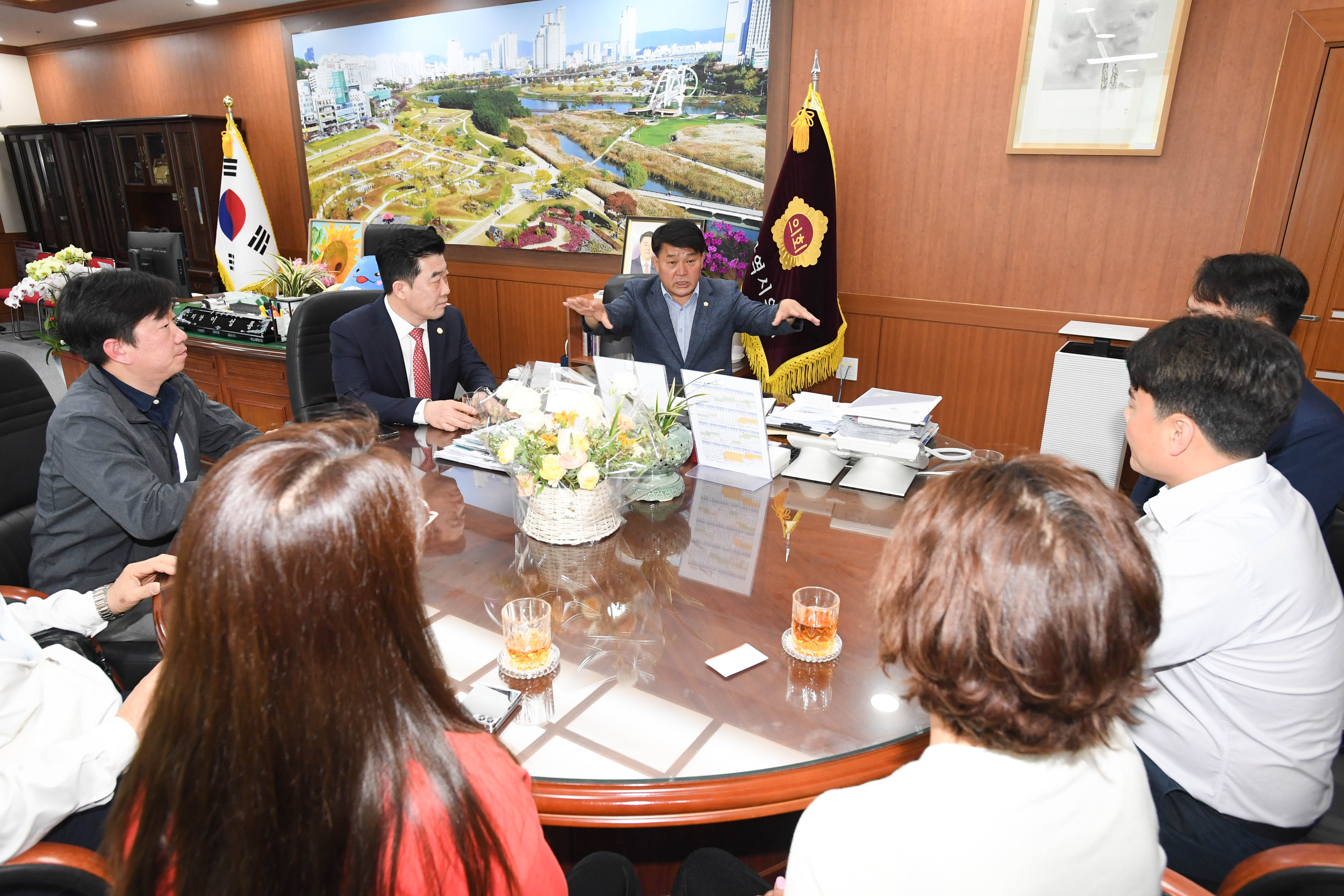 이성룡 의장, 방송통신대학교 울산지역대학 총학생회 환담2