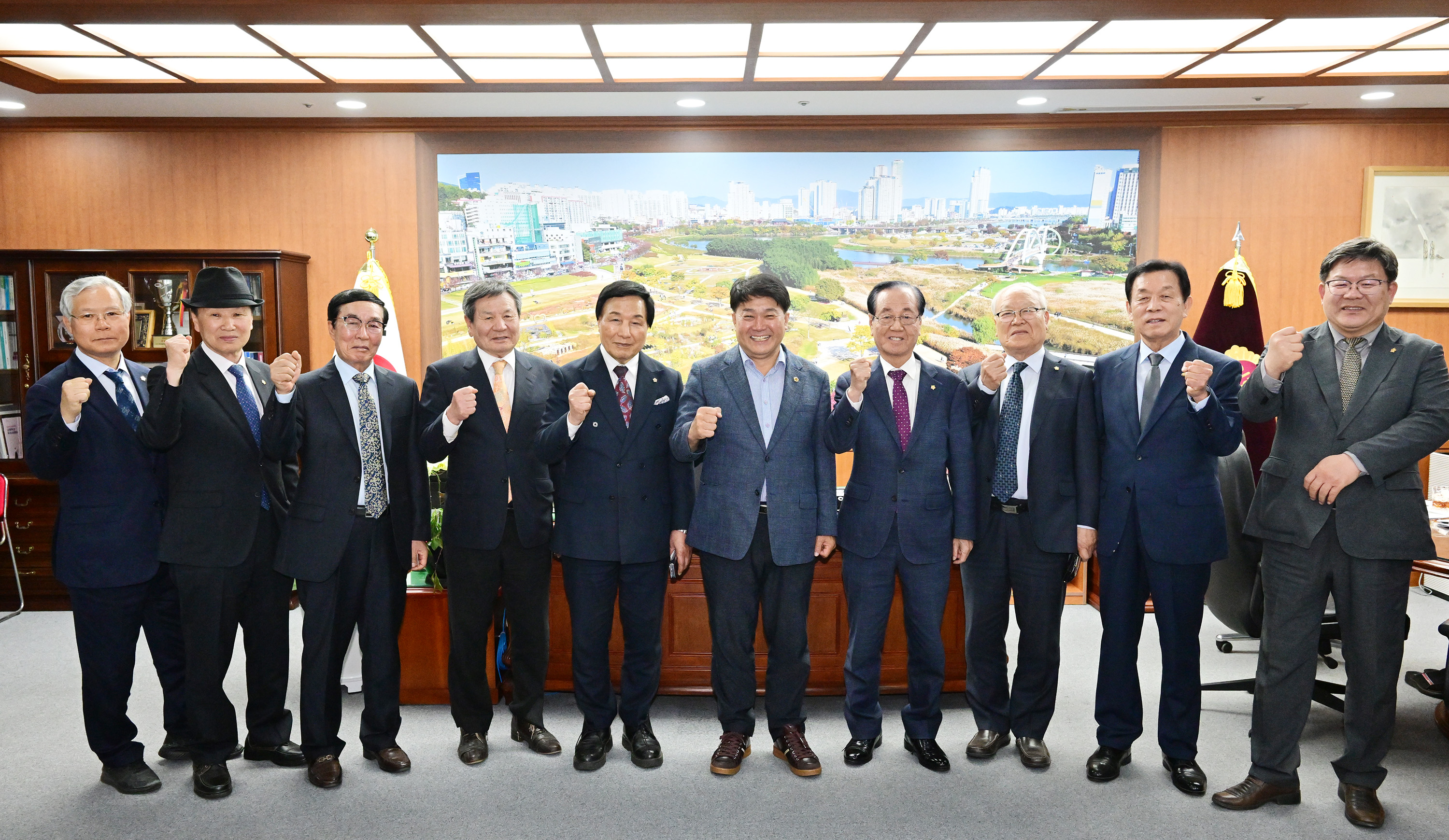 이성룡 의장, 경주이씨 중앙화수회(회장 이현우) 환담