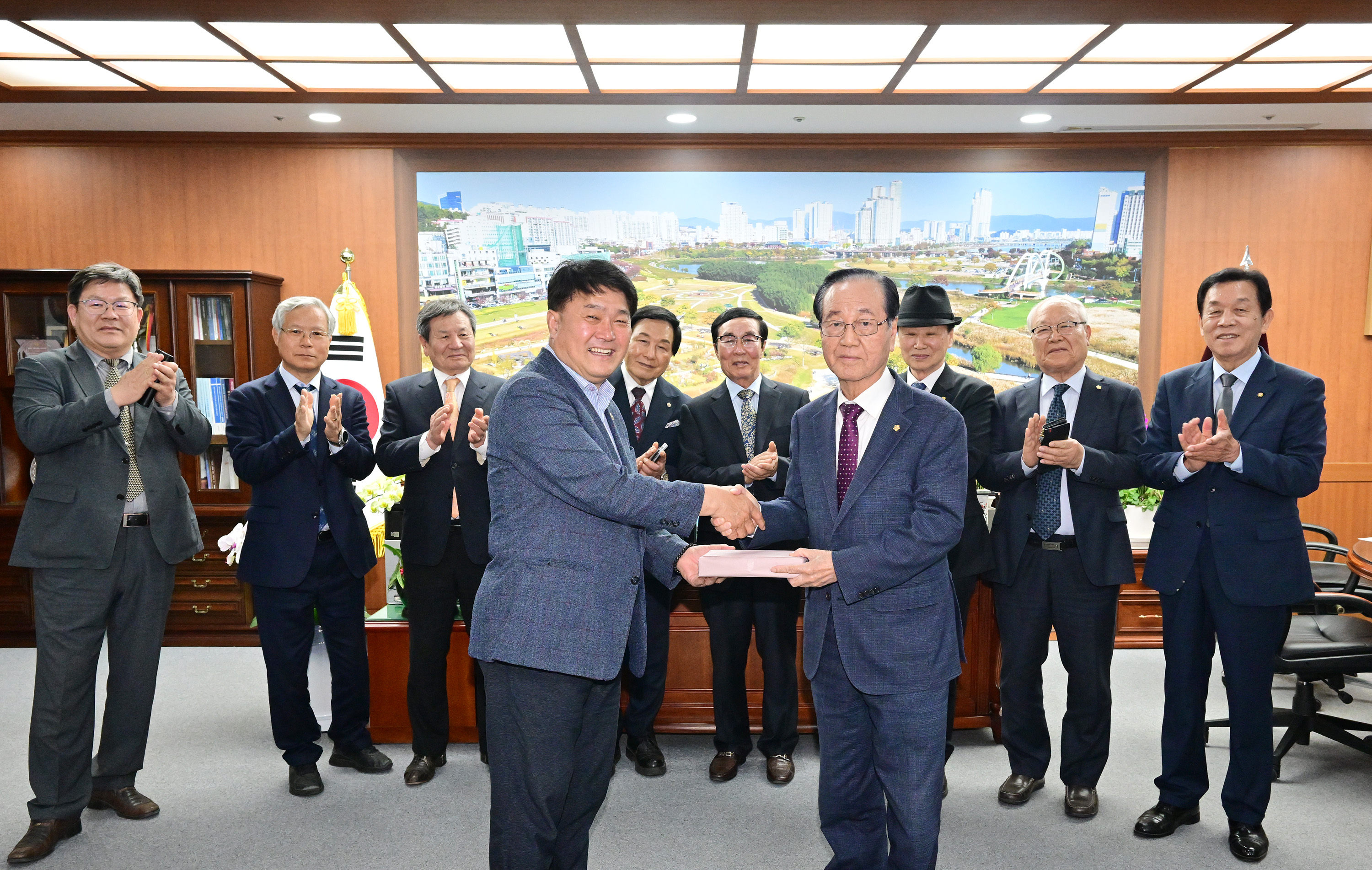 이성룡 의장, 경주이씨 중앙화수회(회장 이현우) 환담3