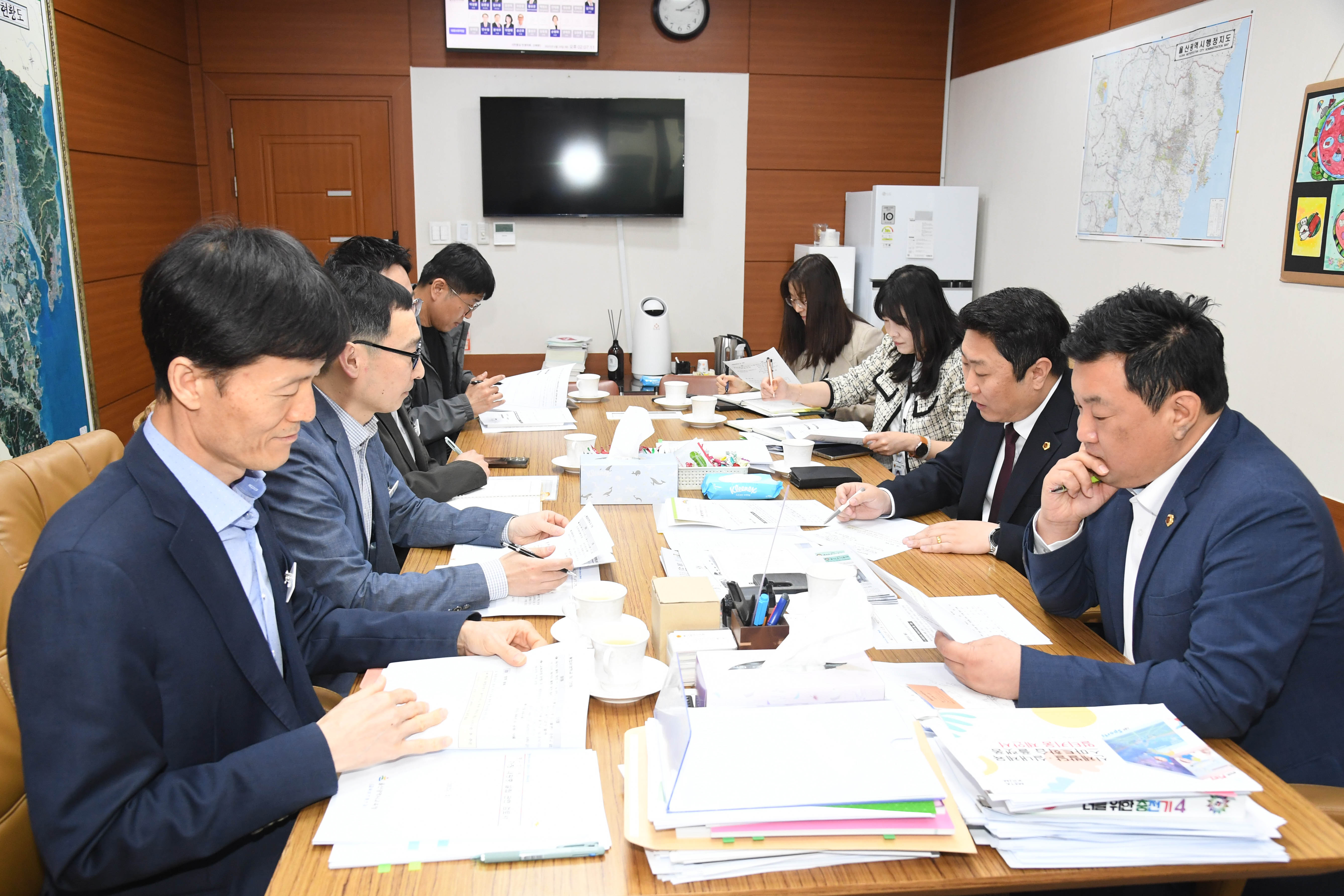 안대룡 위원장, 김종섭 부의장 (가칭)내황중학교 설립 관련 학생, 학부모, 교사 의견 수렴 결과 보고 2
