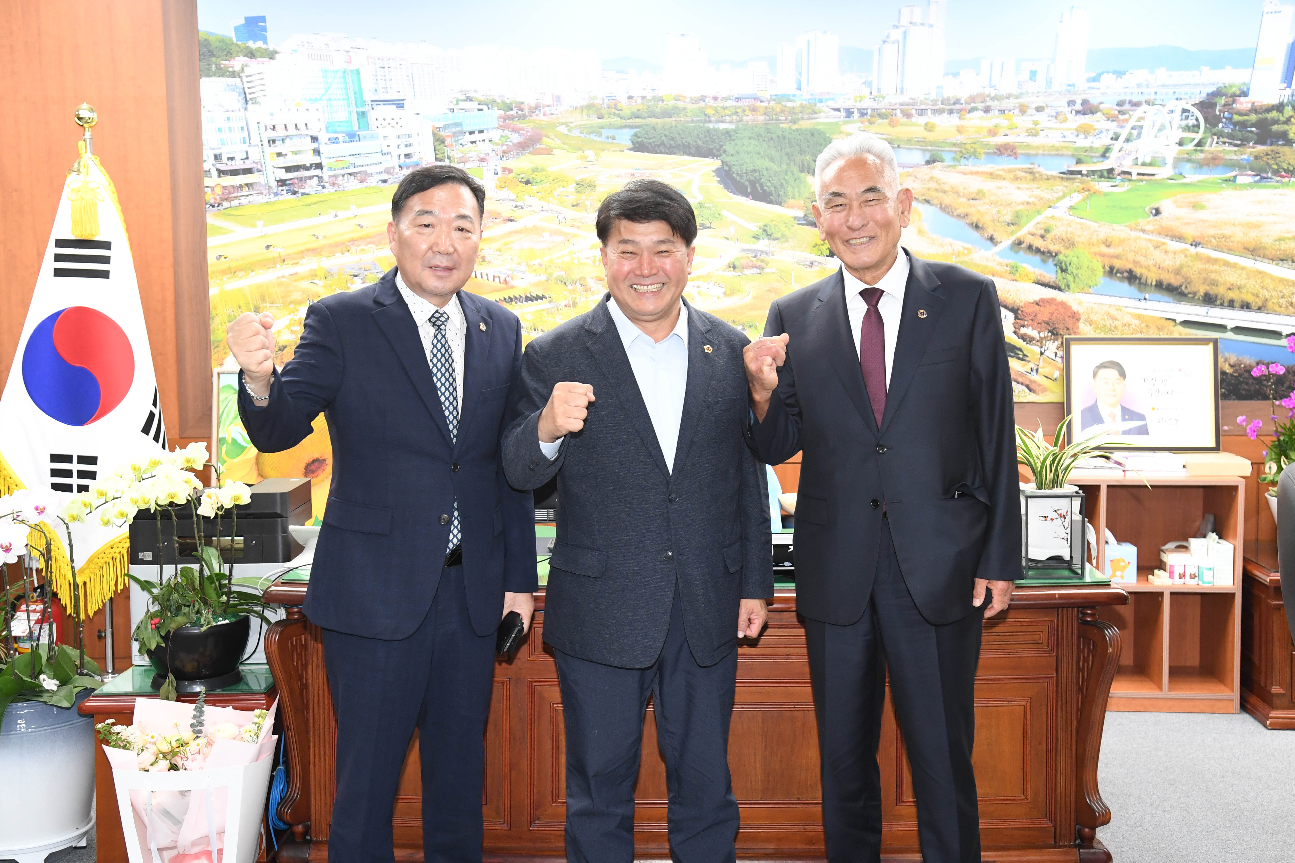 이성룡 의장, 나호원 상이군경회 울산지부장과 환담