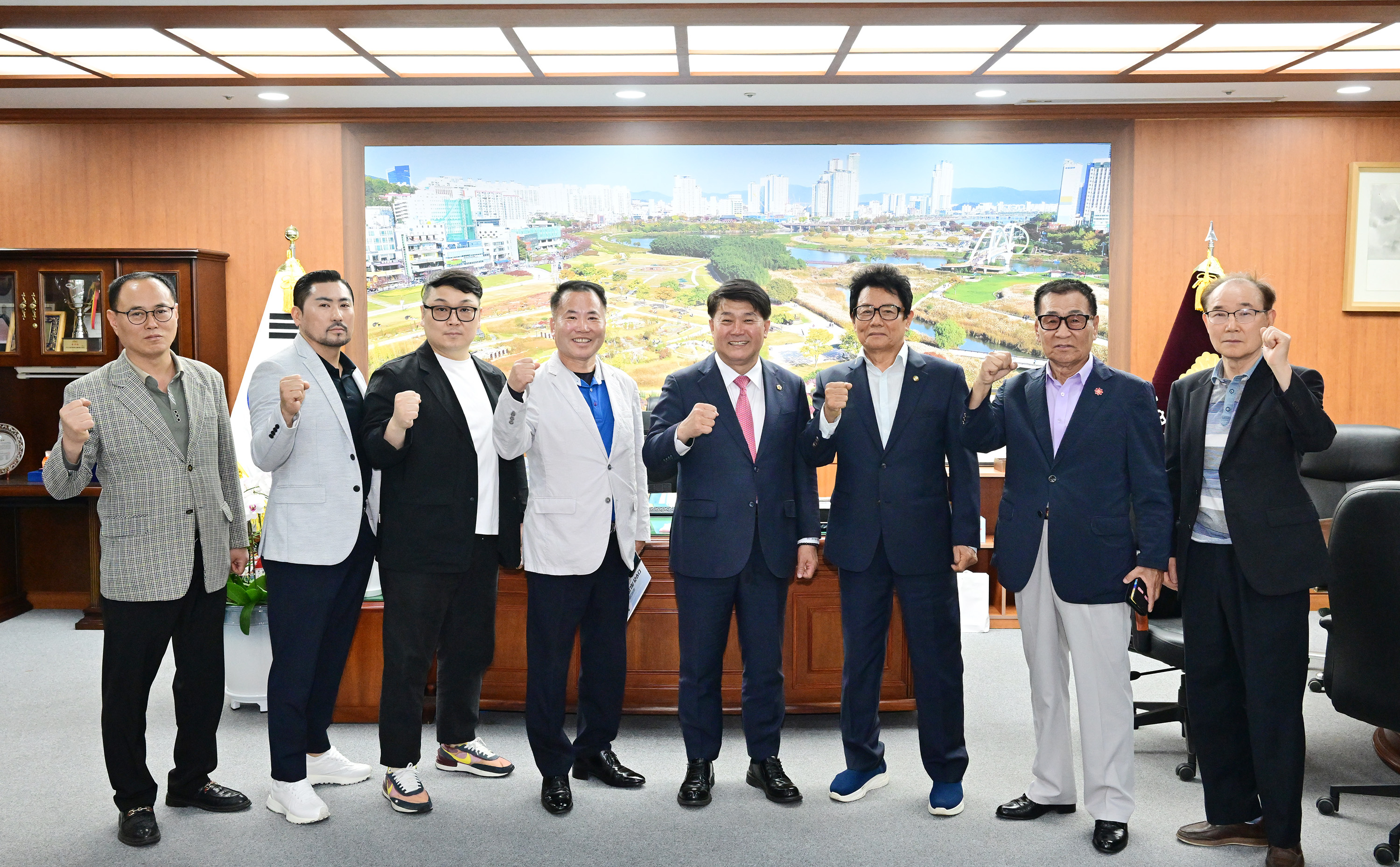 이성룡 의장, (사)세계전통종합무술교육총연맹 설영진 총재 환담3