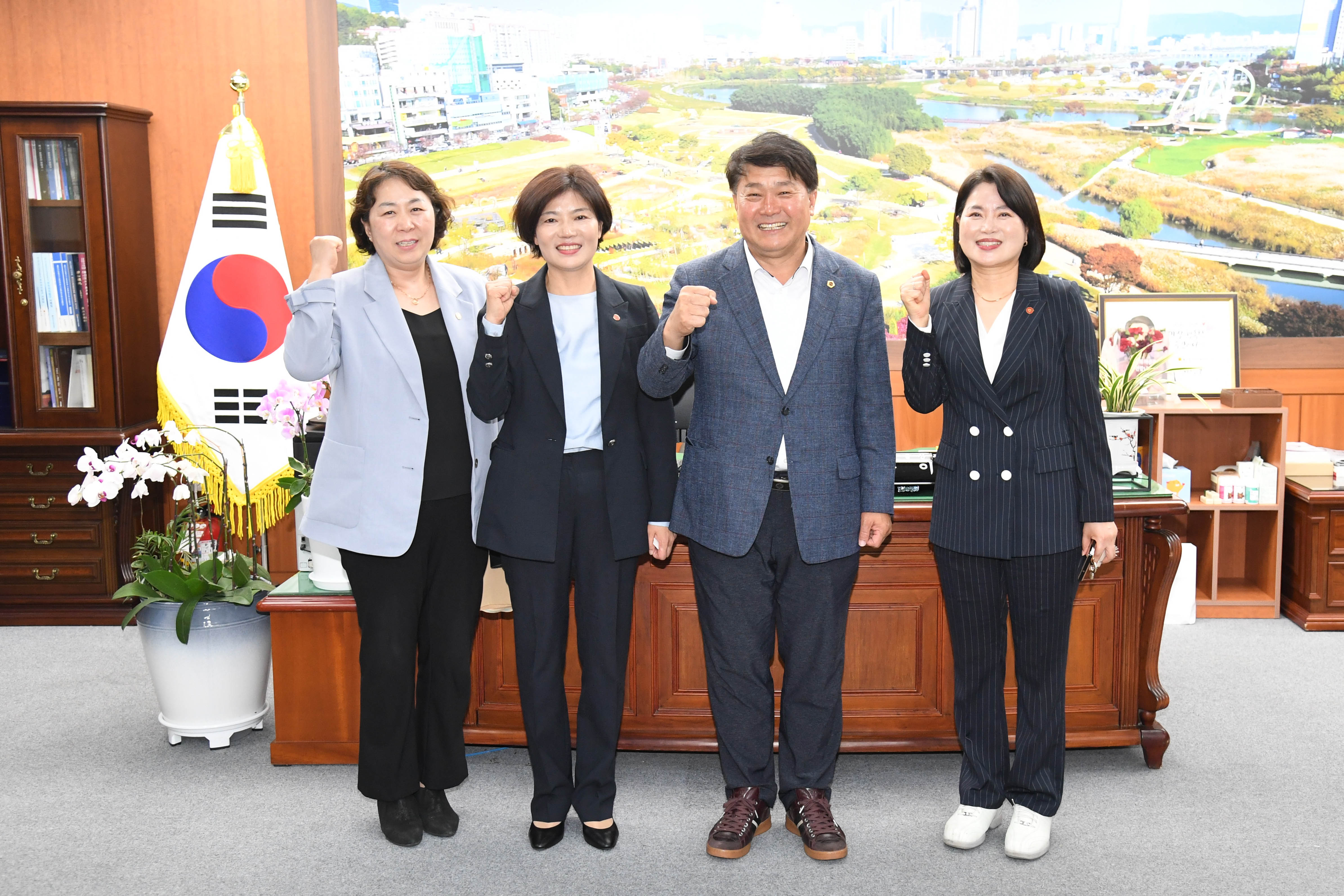 이성룡 의장, 국민건강보험공단 부산울산경남지역본부장과 환담