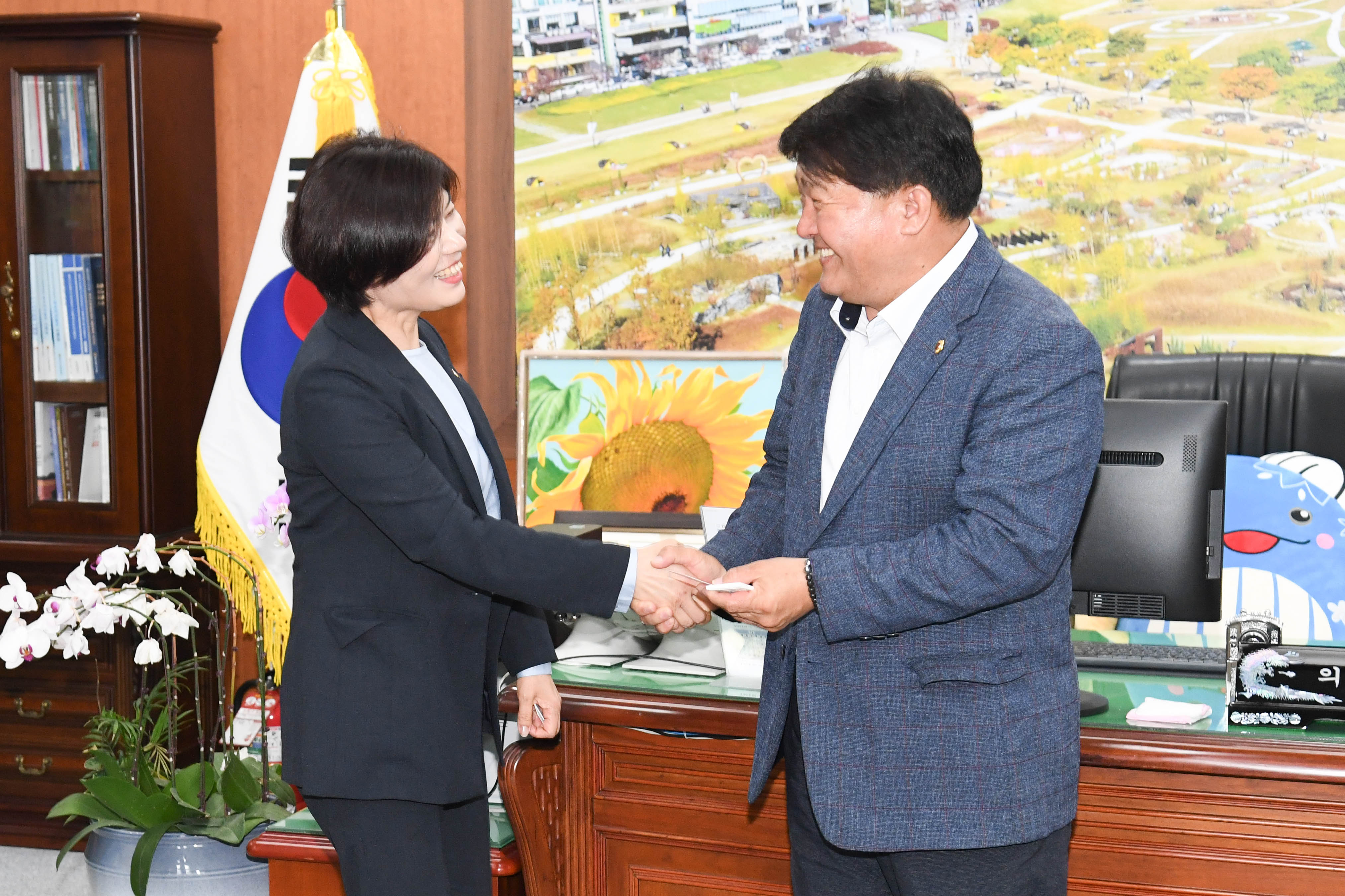 이성룡 의장, 국민건강보험공단 부산울산경남지역본부장과 환담2