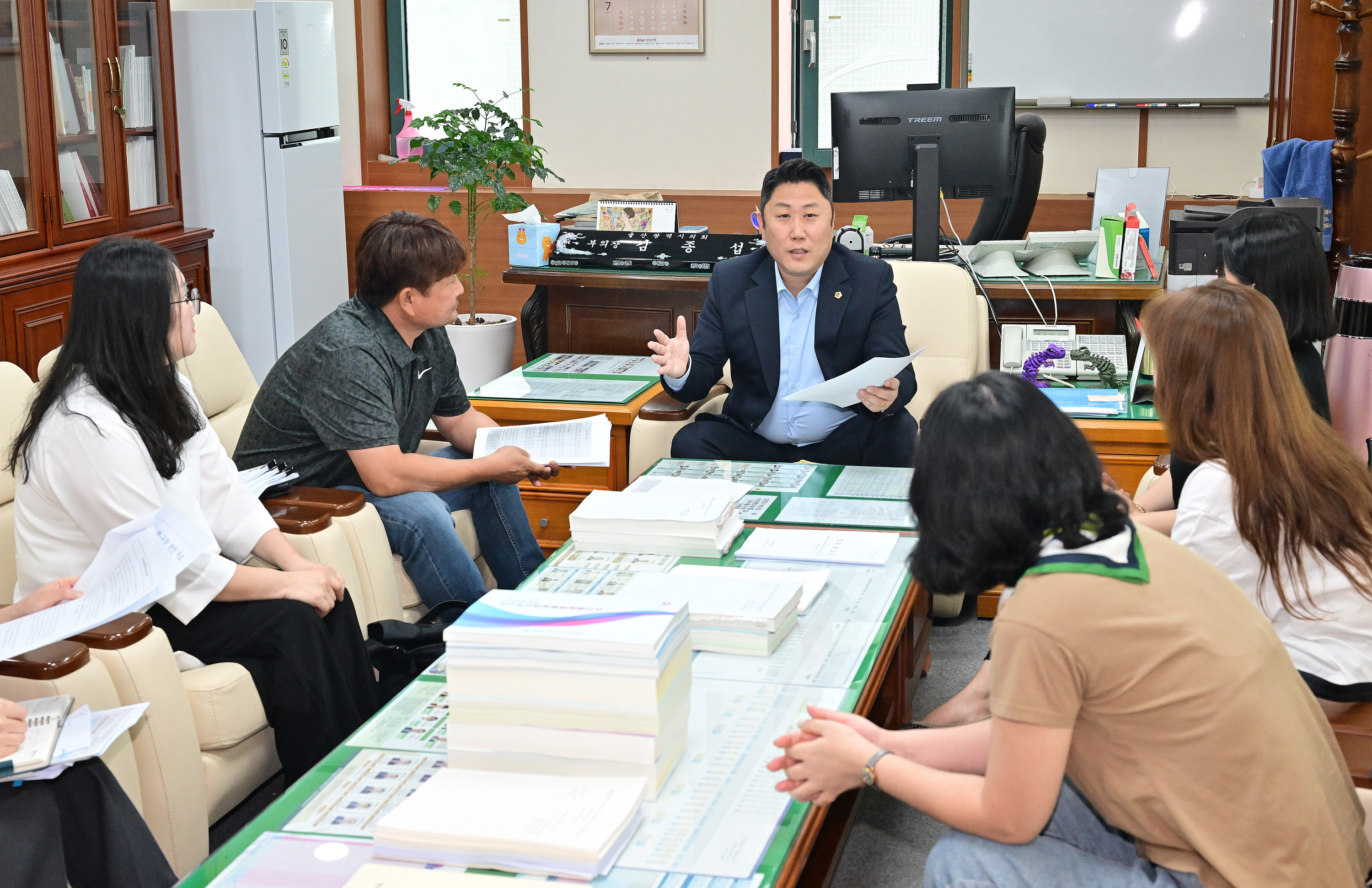 김종섭 부의장, 학성초등학교 축구부 공공스포츠클럽 전환 관련 간담회1