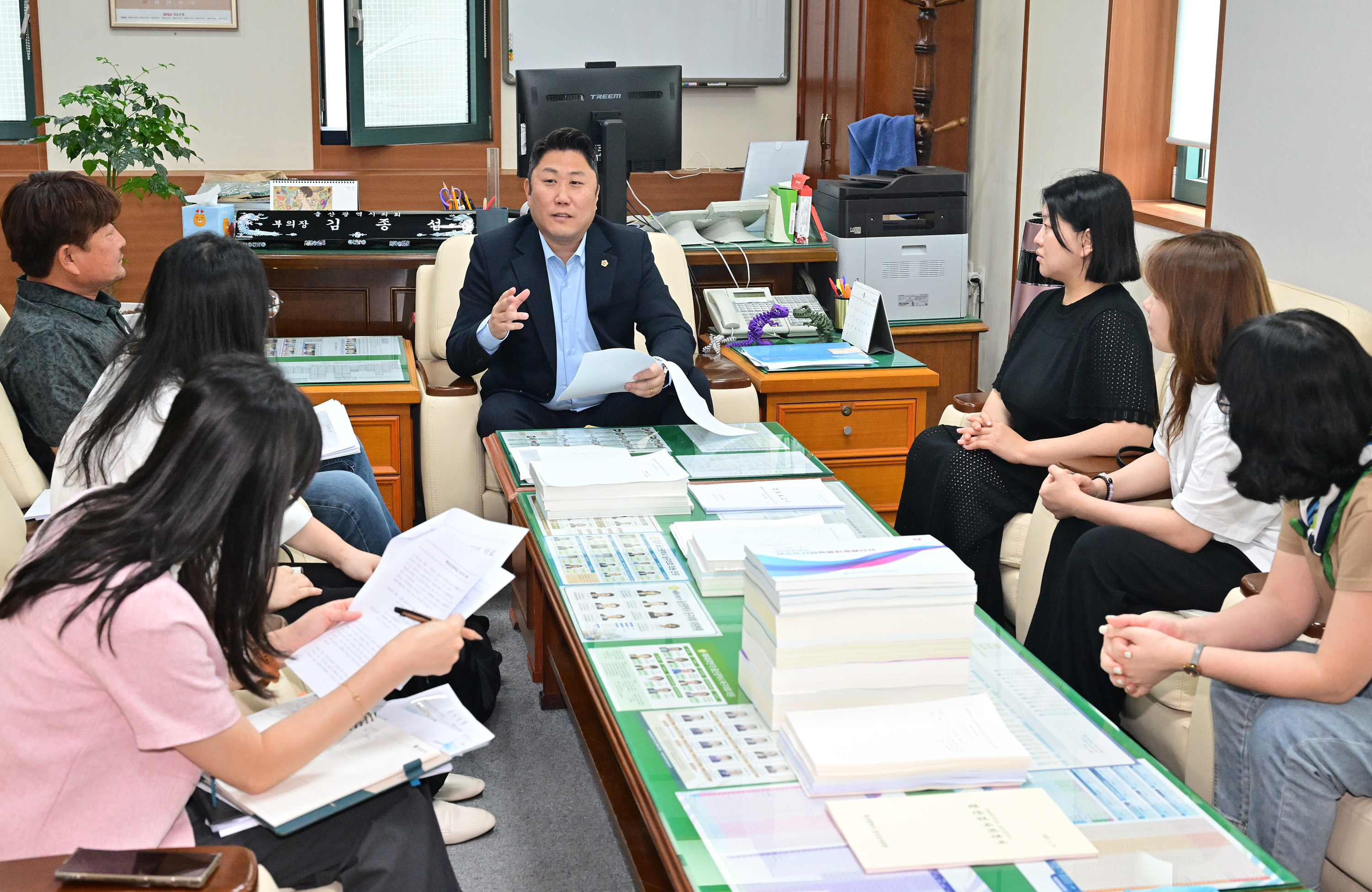 김종섭 부의장, 학성초등학교 축구부 공공스포츠클럽 전환 관련 간담회3