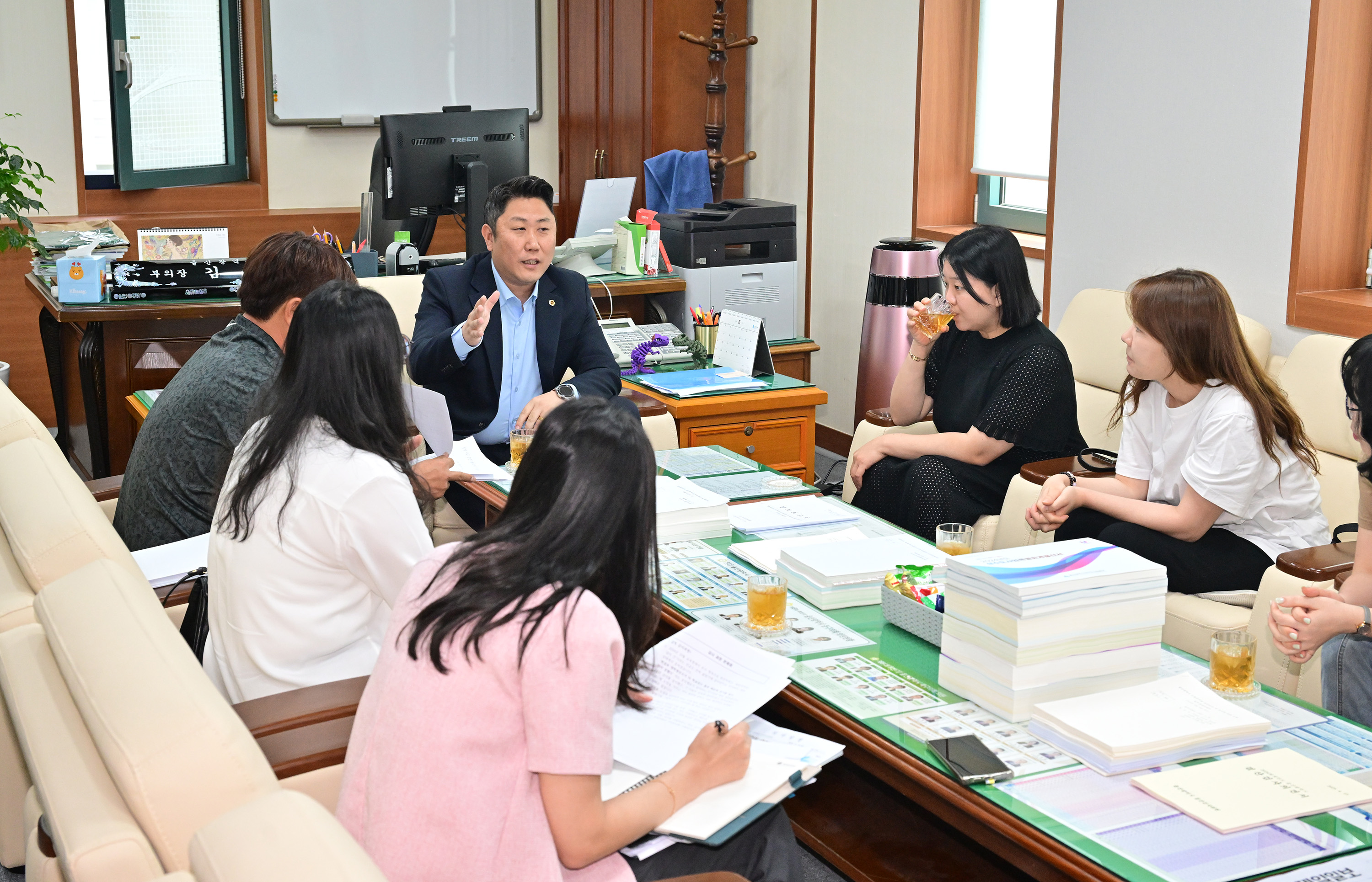 김종섭 부의장, 학성초등학교 축구부 공공스포츠클럽 전환 관련 간담회5