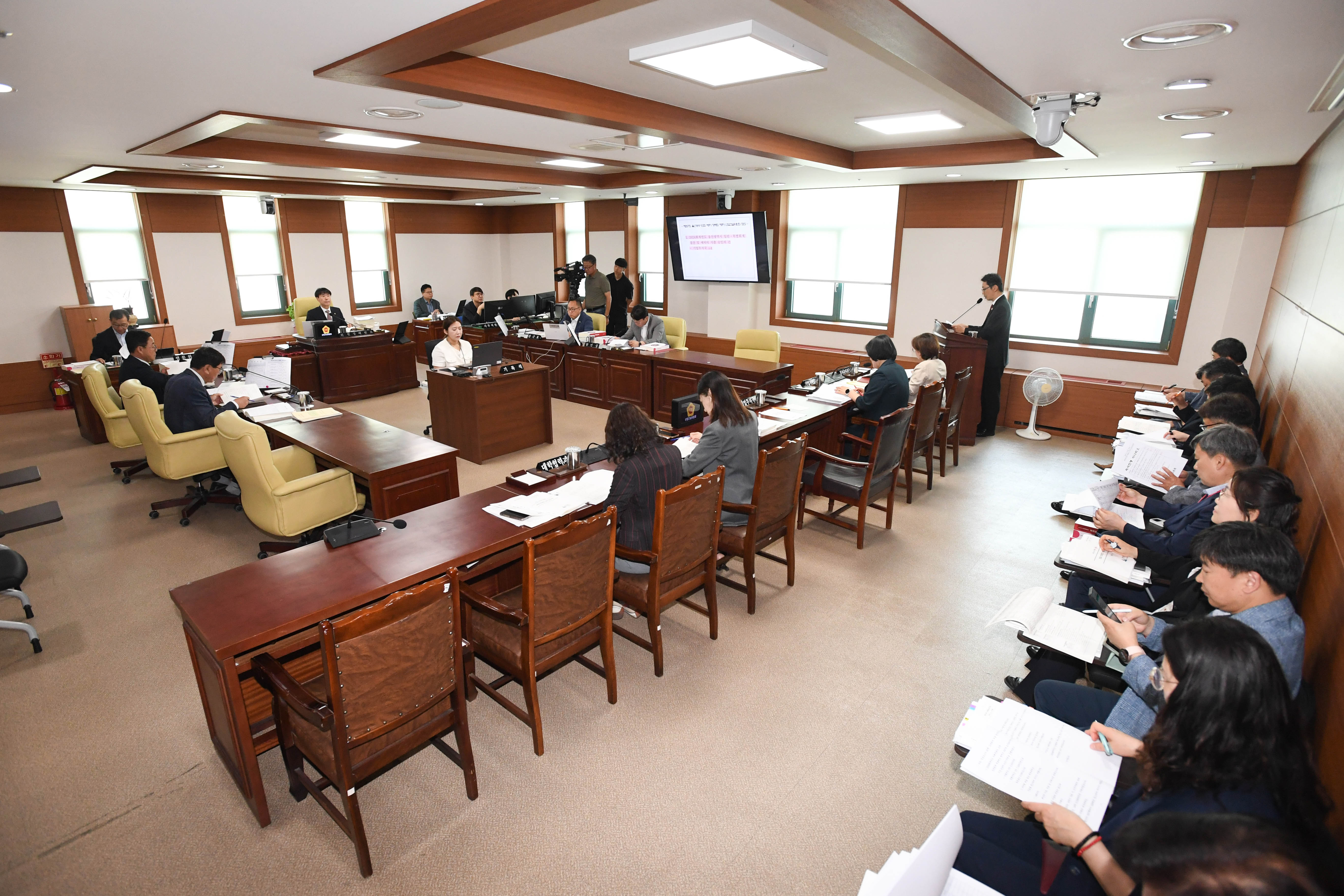 산업건설위원회, 기업투자국 소관 2024회계연도 결산 및 2025년도 제1회 울산광역시 추경예산안 예비 심사3