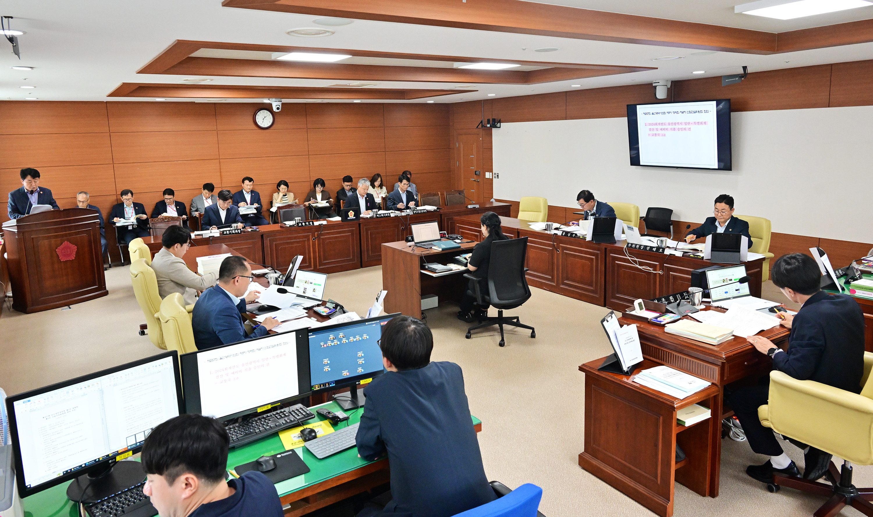 산업건설위원회, 교통국 소관 2024회계연도 결산 및 추가경정예산안 등 심사2