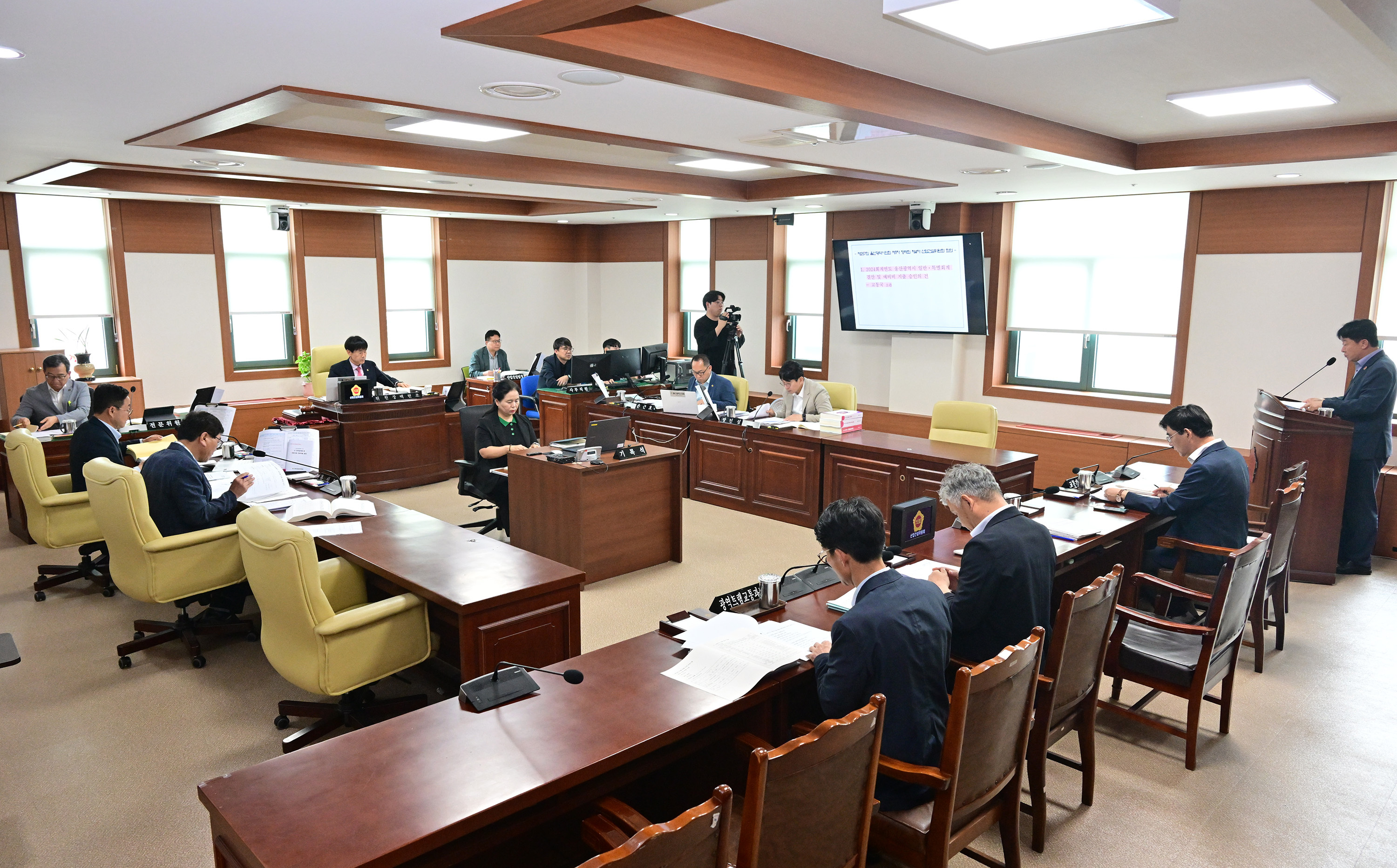 산업건설위원회, 교통국 소관 2024회계연도 결산 및 추가경정예산안 등 심사3