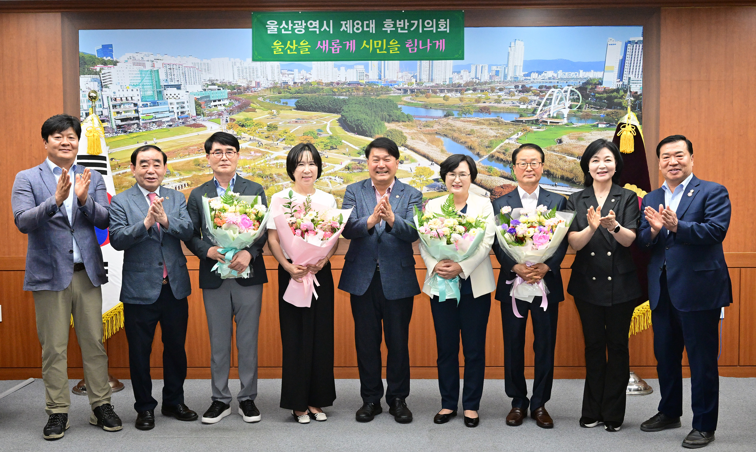 이성룡 의장, 2025년 하반기 퇴직준비교육 대상자 공로패·기념패 수여2