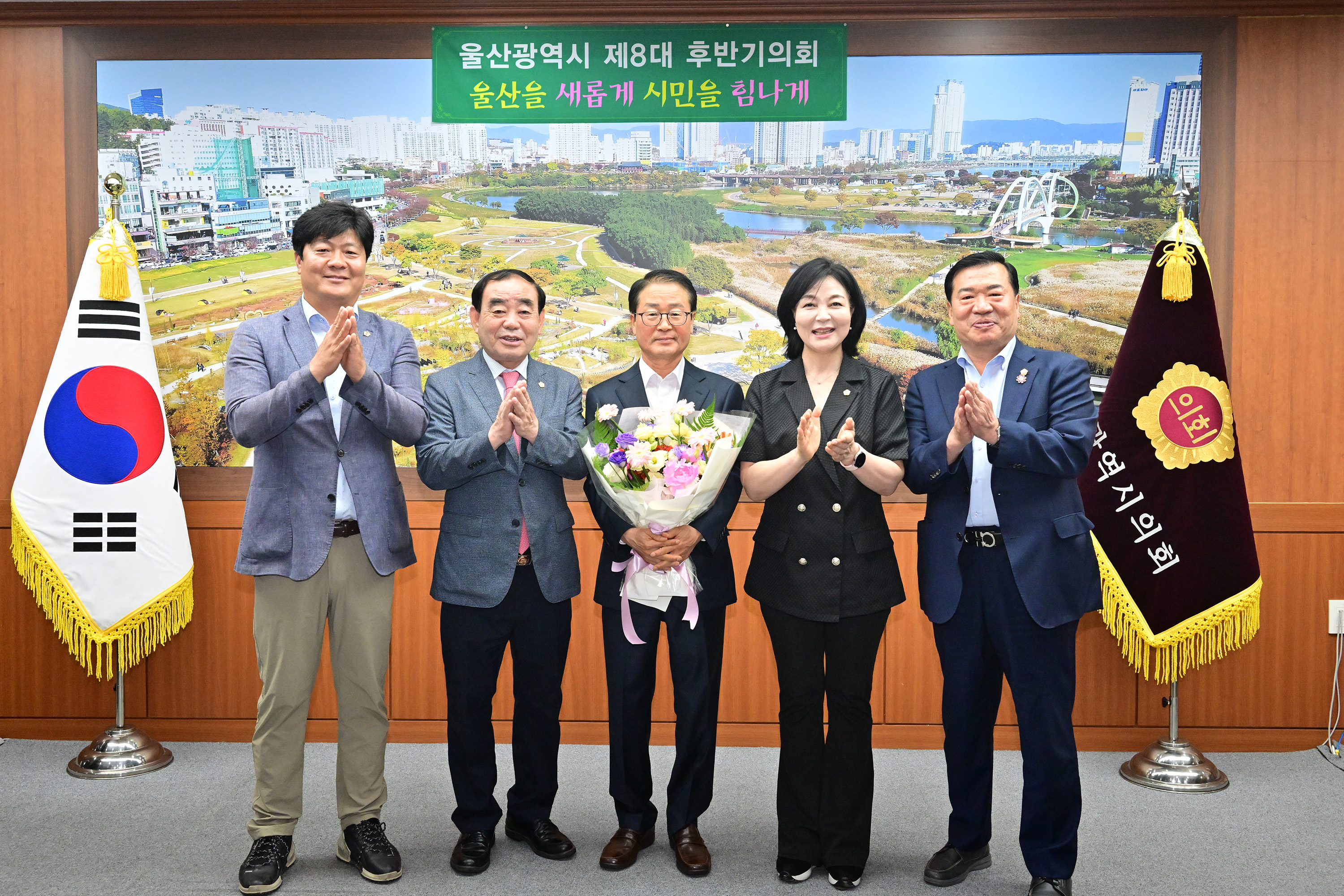 이성룡 의장, 2025년 하반기 퇴직준비교육 대상자 공로패·기념패 수여5