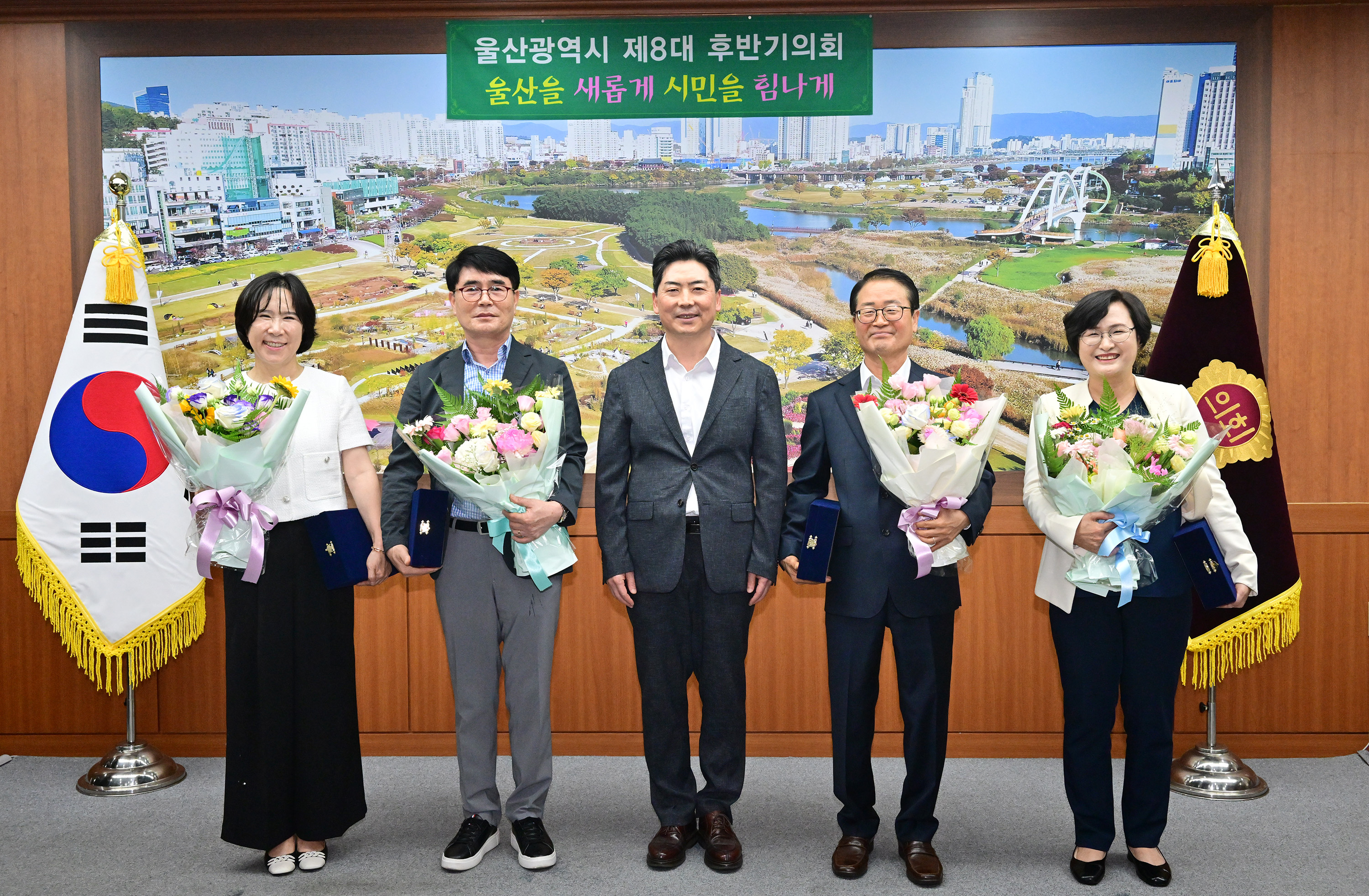 이성룡 의장, 2025년 하반기 퇴직준비교육 대상자 공로패·기념패 수여7